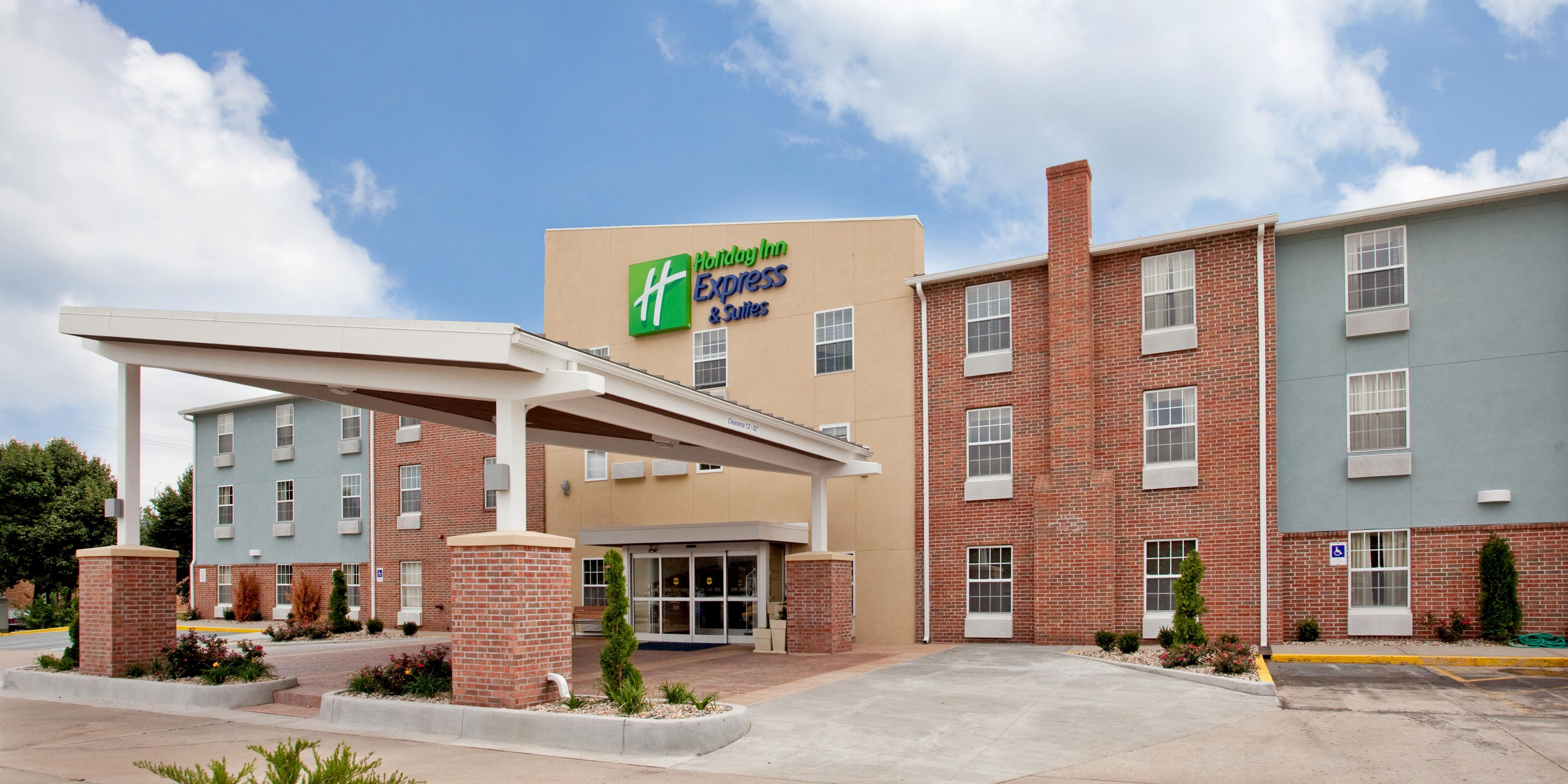 Holiday Inn Express & Suites North Kansas City