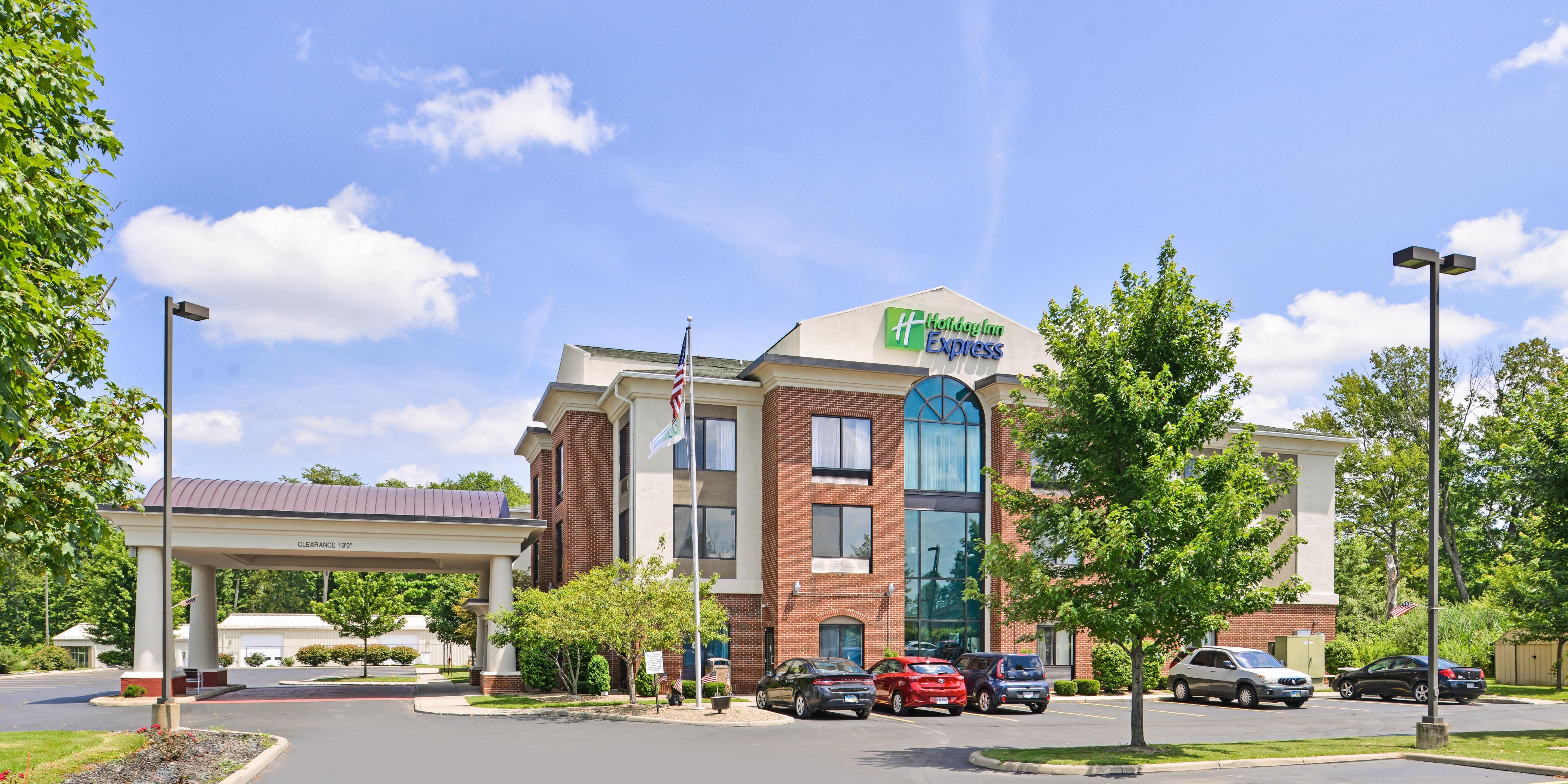 Holiday Inn Express And Suites North Lima 5223623040 2x1