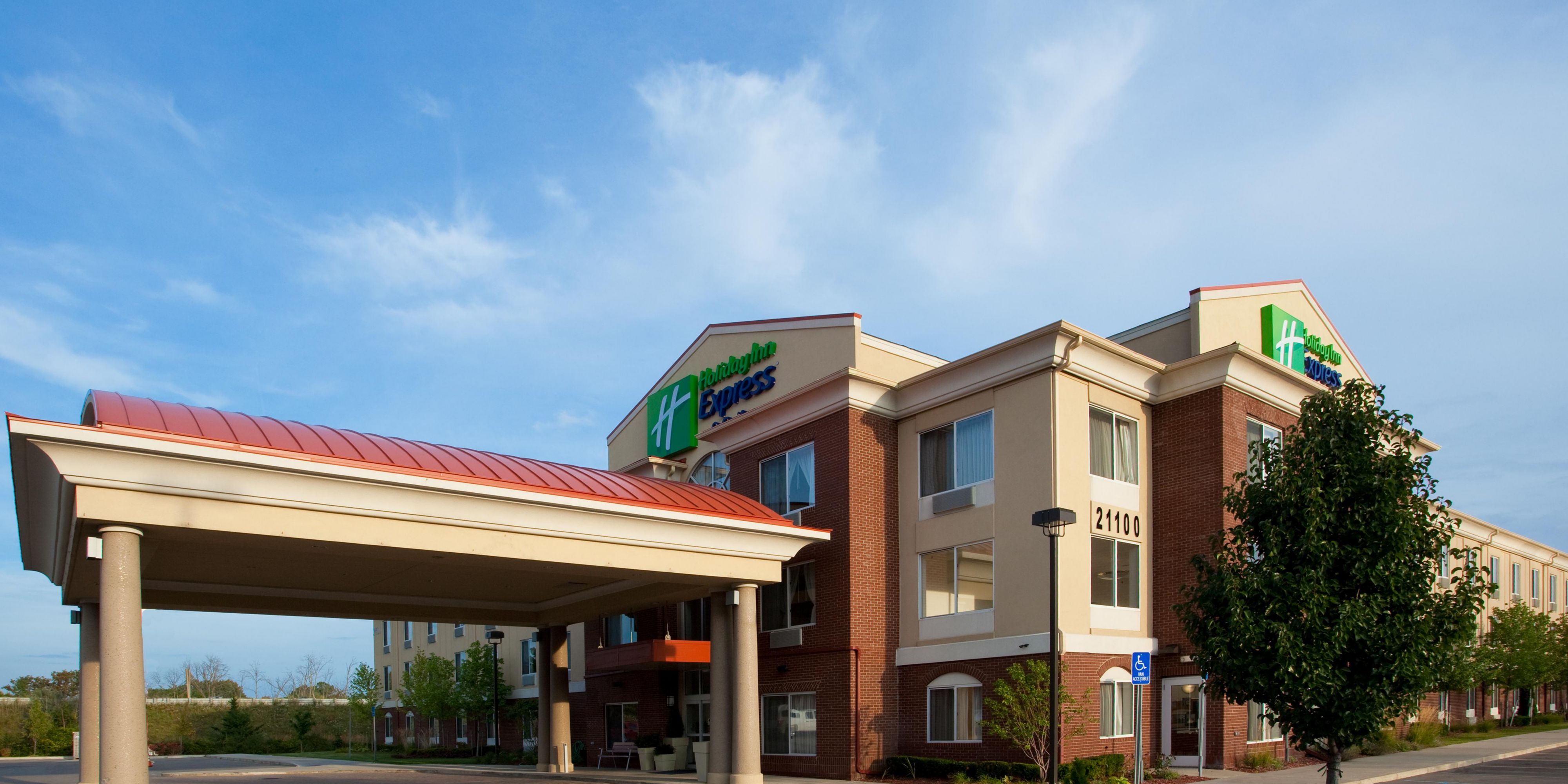 Holiday Inn Express & Suites Detroit - Farmington Hills