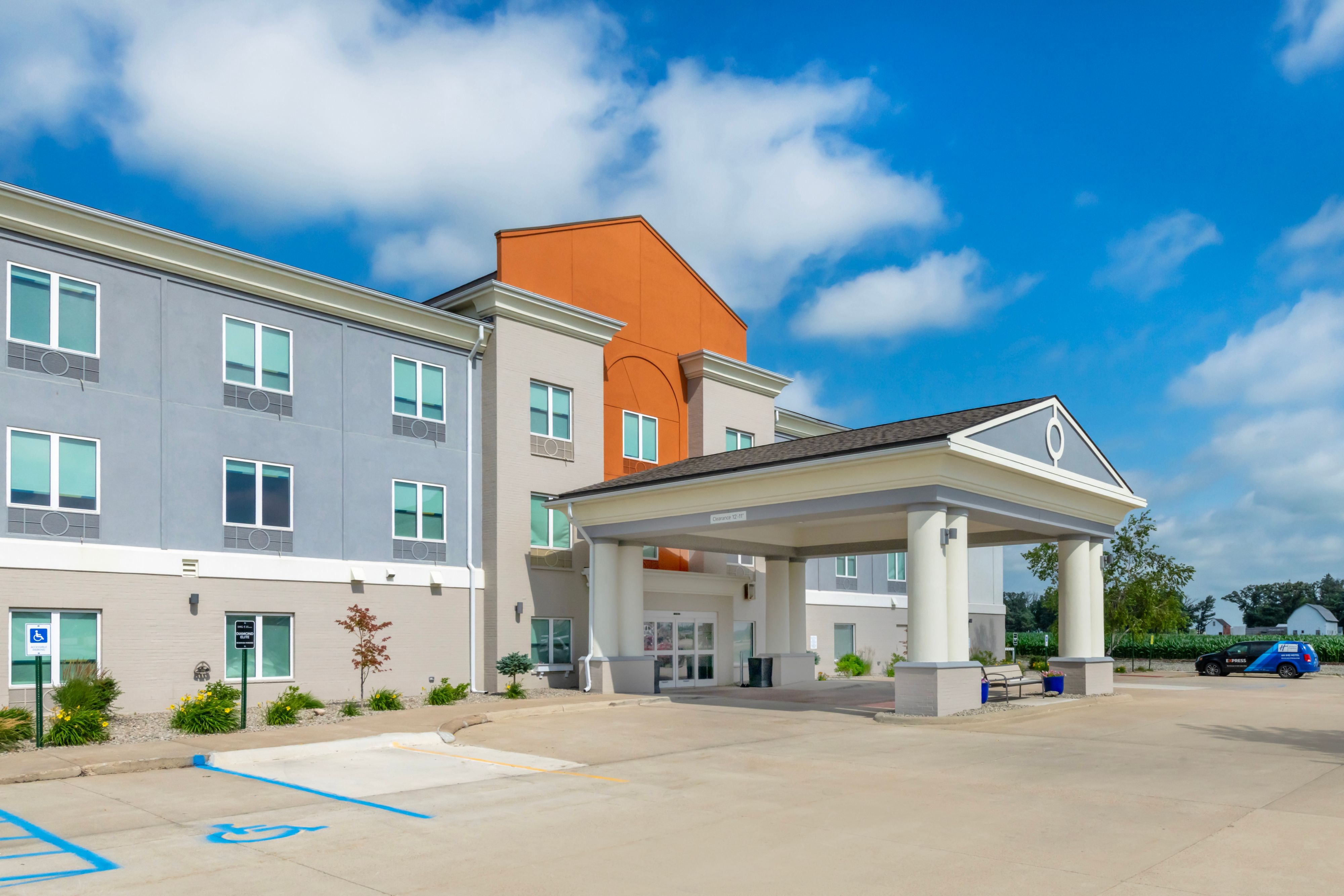 Holiday Inn Express & Suites 诺斯伍德
