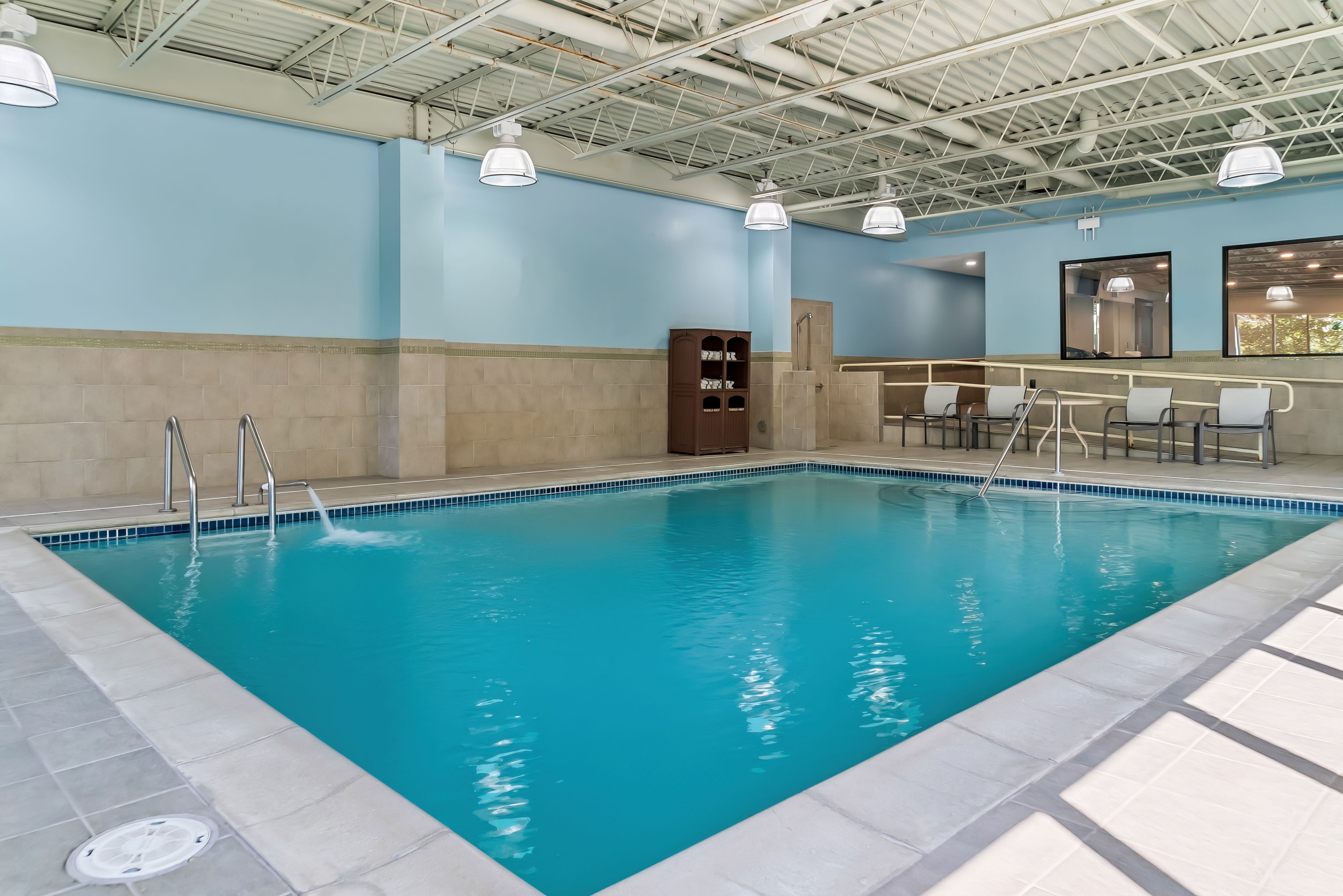 holiday-inn-express-and-suites