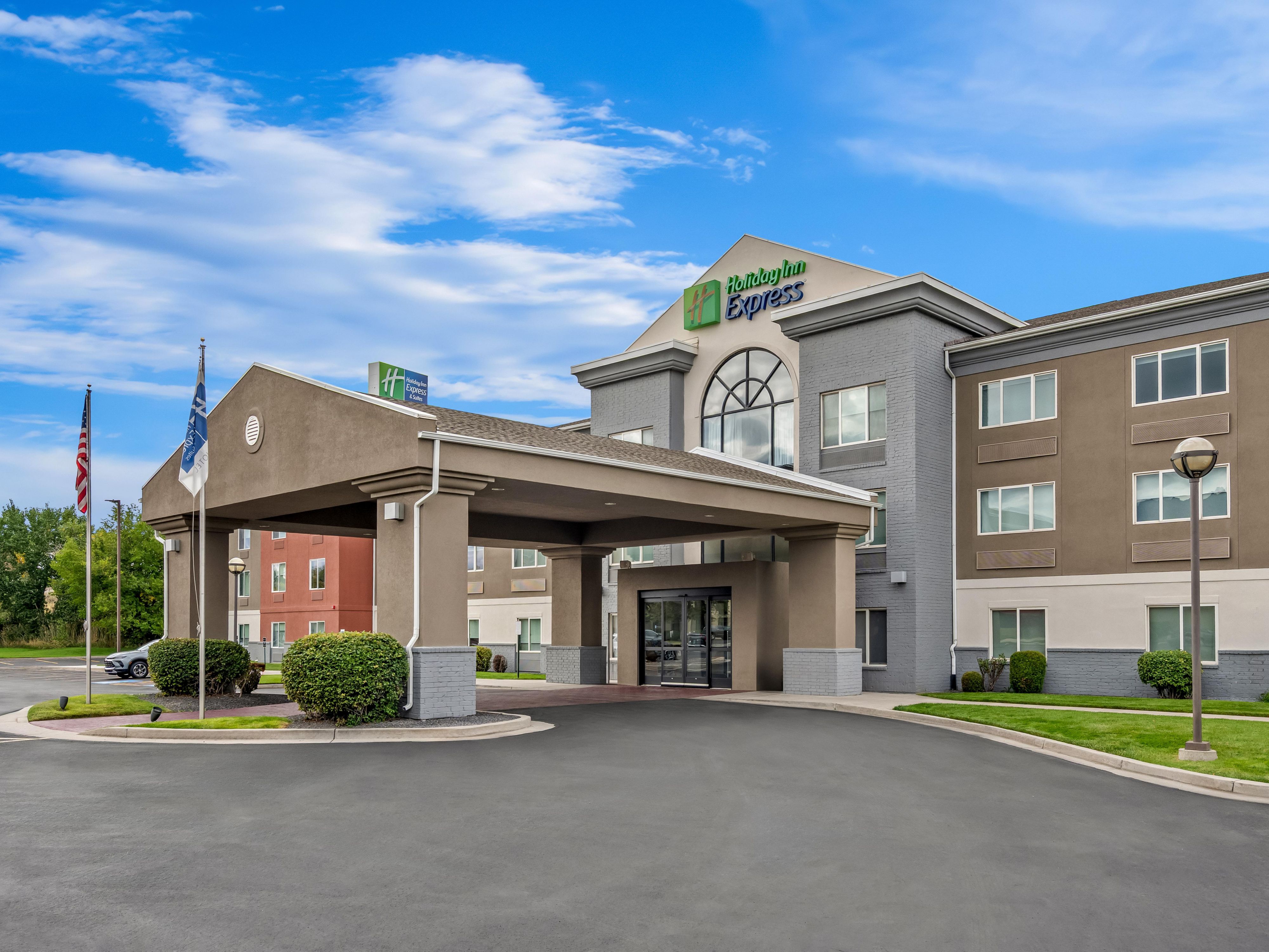 "الفندق من الخارج"