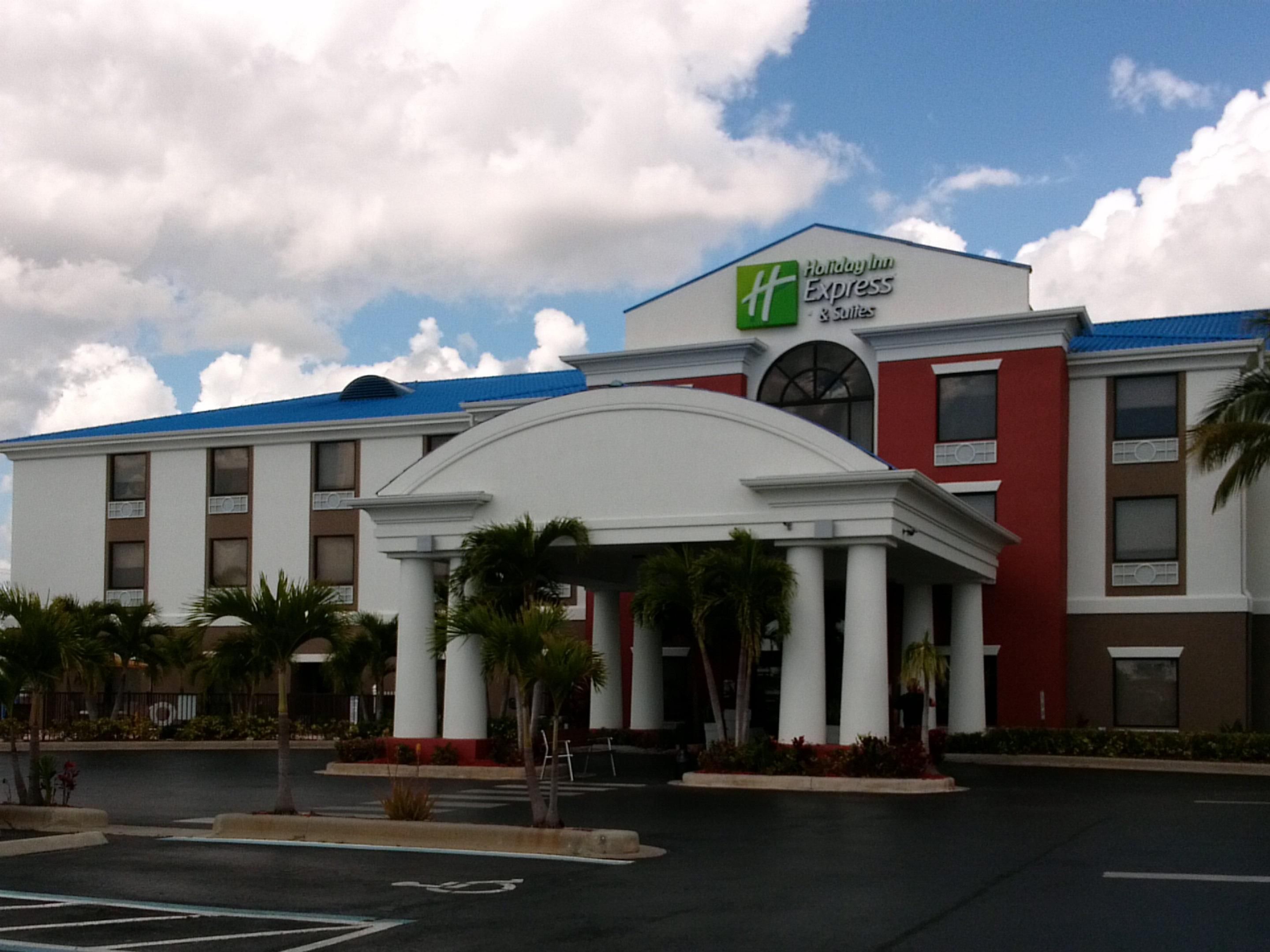 Hotel in Okeechobee, FL | Holiday Inn Express & Suites Lake Okeechobee