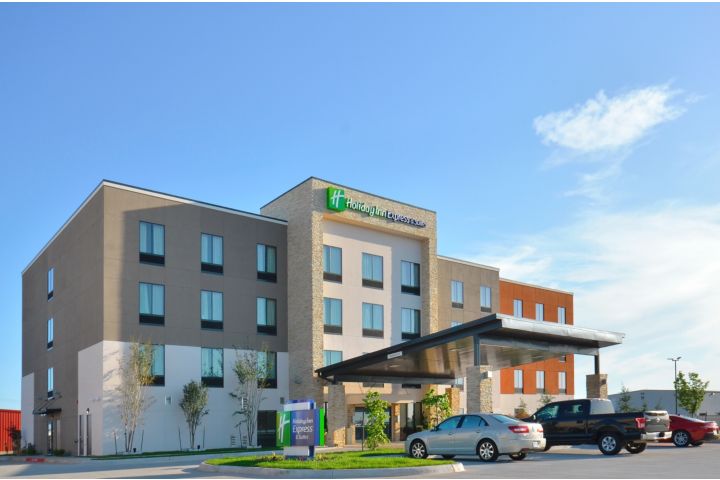 Holiday Inn Express & Suites Oklahoma City Mi