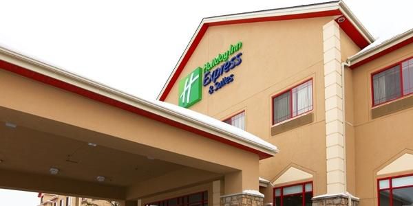 Holiday Inn Express & Suites Olathe North