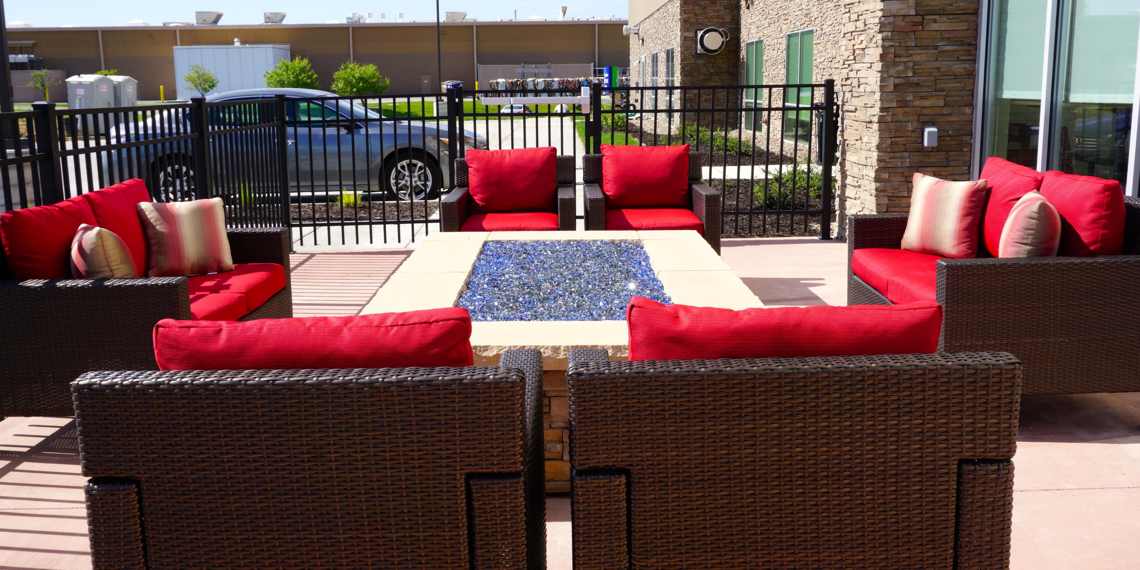 Hotels In Omaha Ne Near The Zoo Holiday Inn Express Suites Omaha Millard Area