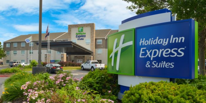 Holiday Inn Express & Suites Omaha - 120th and Maple
