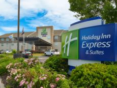 Holiday Inn Express & Suites Omaha - 120th and Maple 