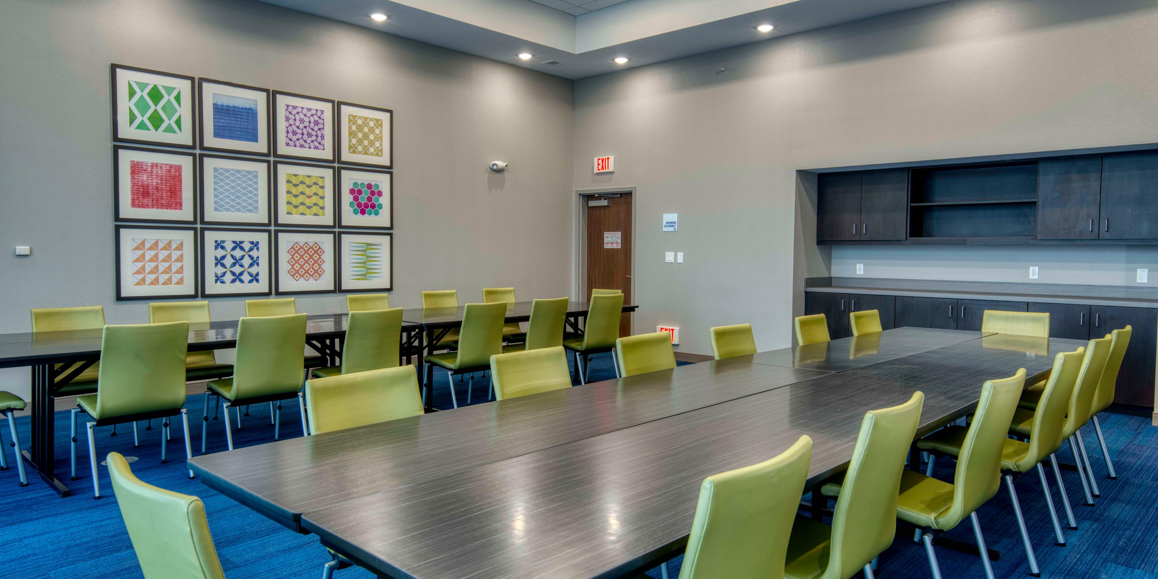 Small meetings play a vital role in the success of many organizations. Are you planning a small corporate meeting, training, board retreat or brainstorming session? Our flexible meeting space is sure to lead to big ideas! Whether you're a group of 5 or 40, we can help! Our Director of Sales is dedicated to making your meeting a huge success!