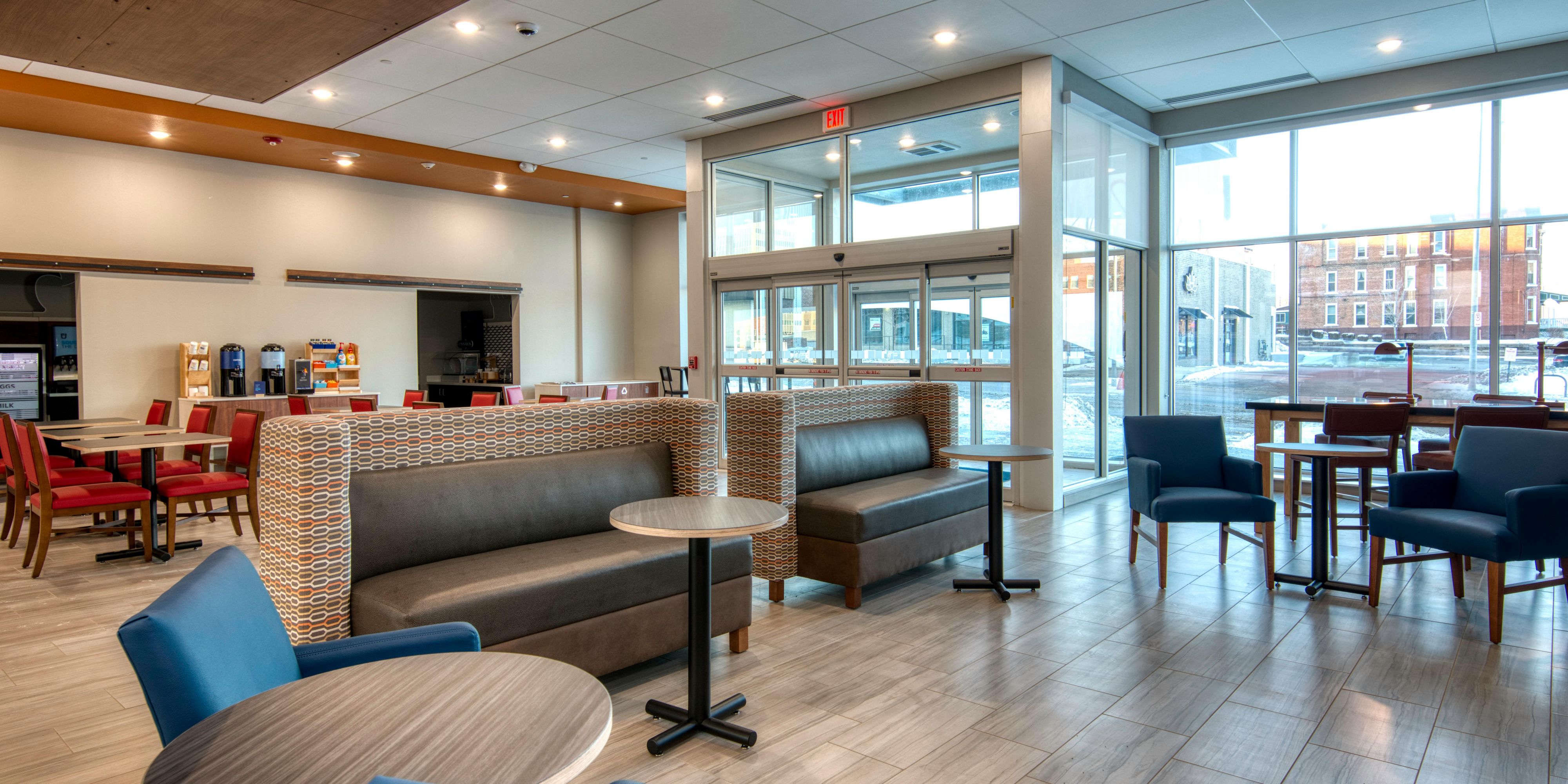 Hotels In Omaha Ne With Pool Holiday Inn Express Suites Omaha Downtown Airport