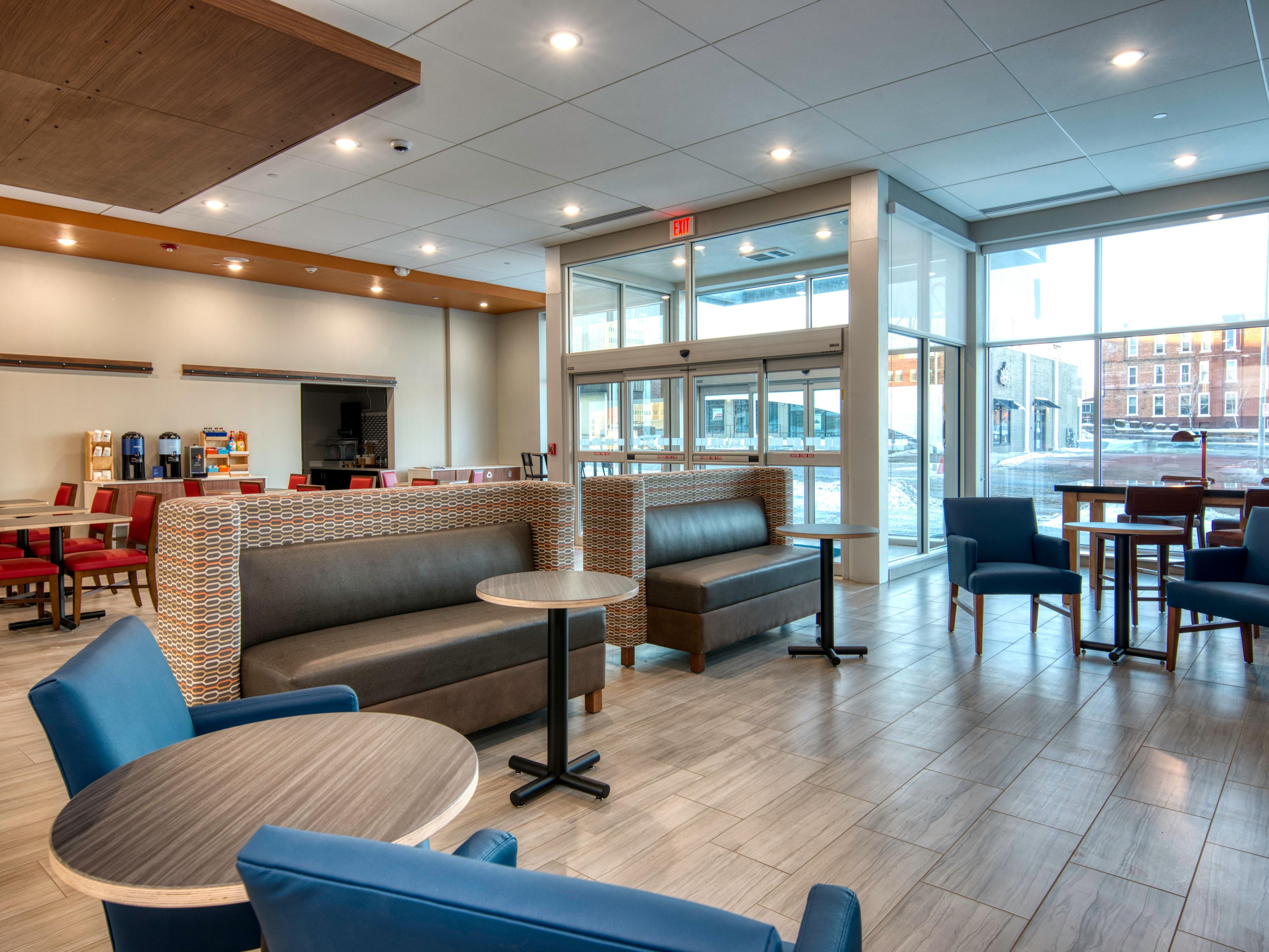 Located just steps from the heart of Omaha's Old Market, our hotel places you within easy reach of the district's best dining, shopping, and entertainment. Walk to Charles Schwab Field and Creighton University. Explore the Missouri Riverfront or spend the day at the world-renowned Henry Doorly Zoo and Aquarium—all just minutes from our hotel.