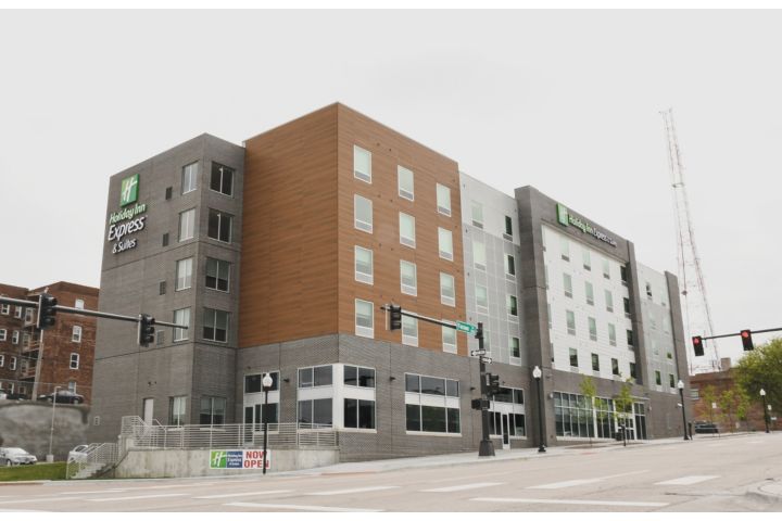 Holiday Inn Express & Suites Omaha Downtown