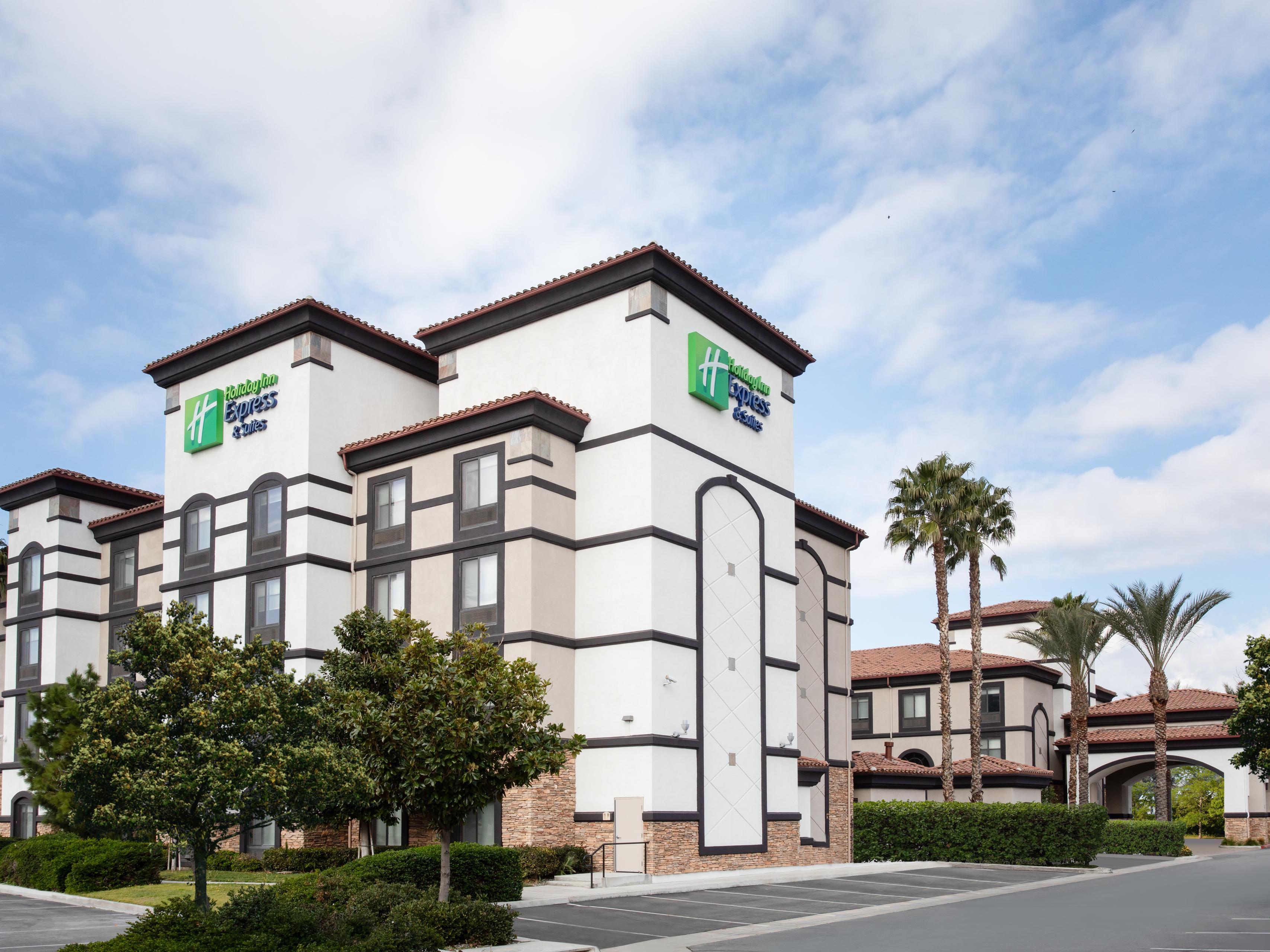 San Dimas, CA Hotels near Pomona  Holiday Inn Express & Suites