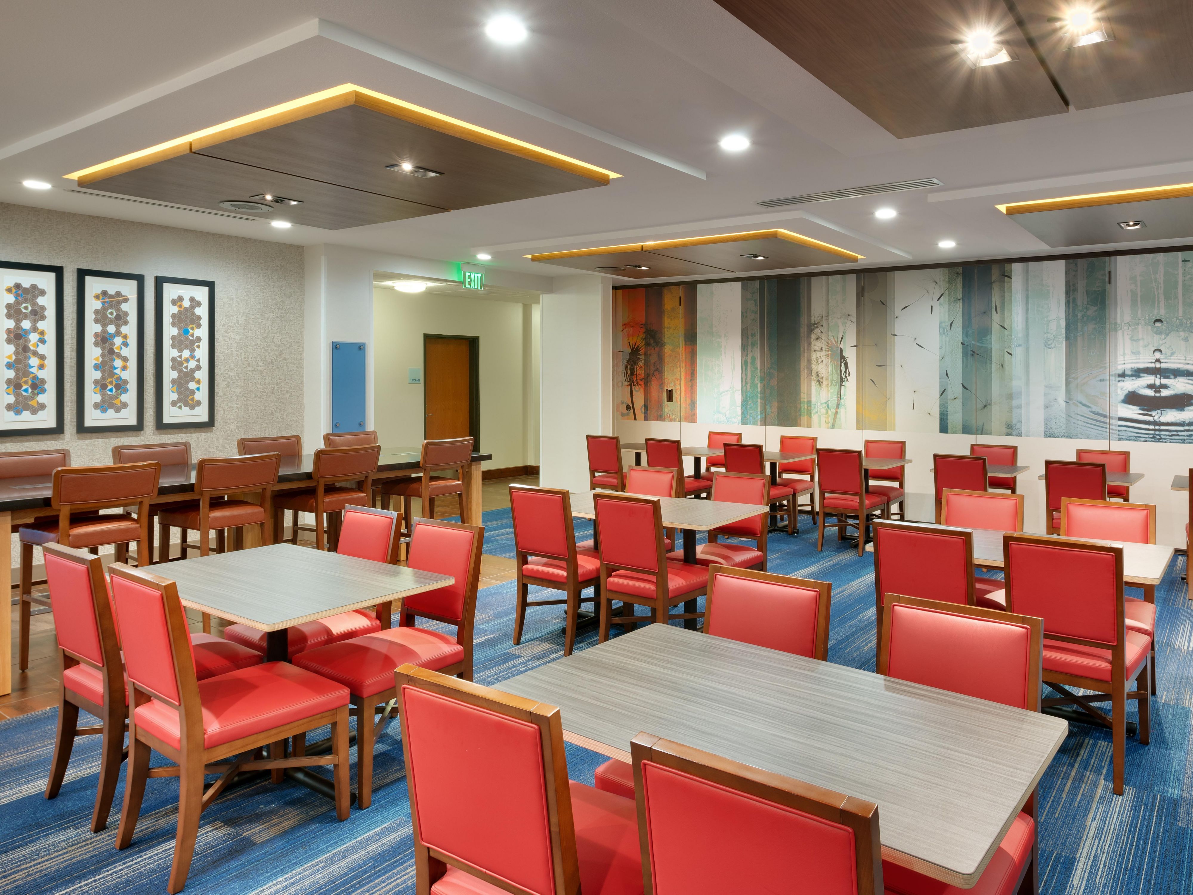 ¿Viajas con un equipo deportivo? Nuestro hotel es ideal para equipos juveniles, de escuelas secundarias y universitarios, y ofrece habitaciones espaciosas, desayuno caliente gratuito y comodidades convenientes como una piscina cubierta y un gimnasio. Con fácil acceso a los lugares deportivos locales y las atracciones de Provo, garantizamos una estadía cómoda para todo su equipo.