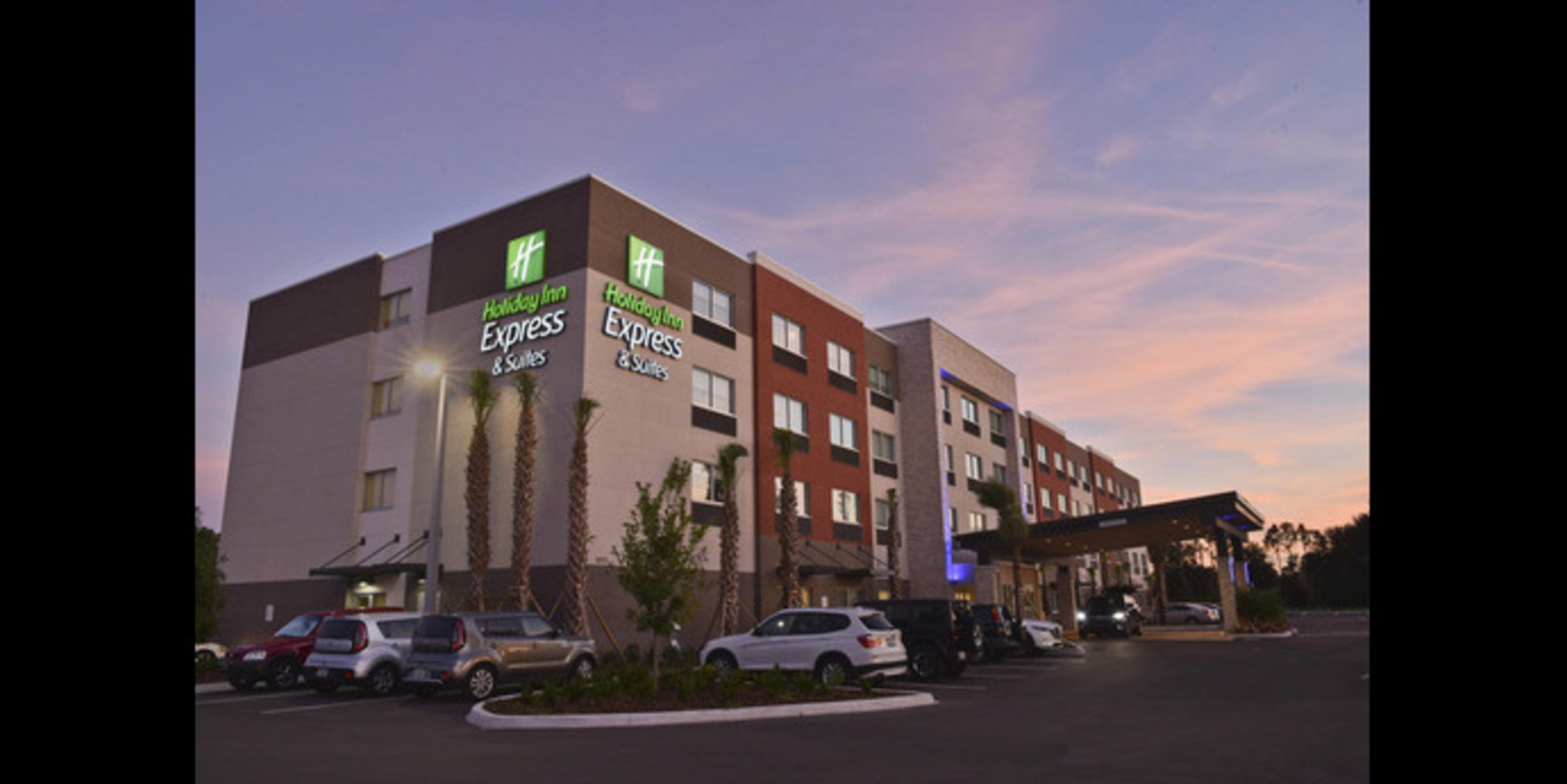 Holiday Inn Express & Suites Orlando Southeast