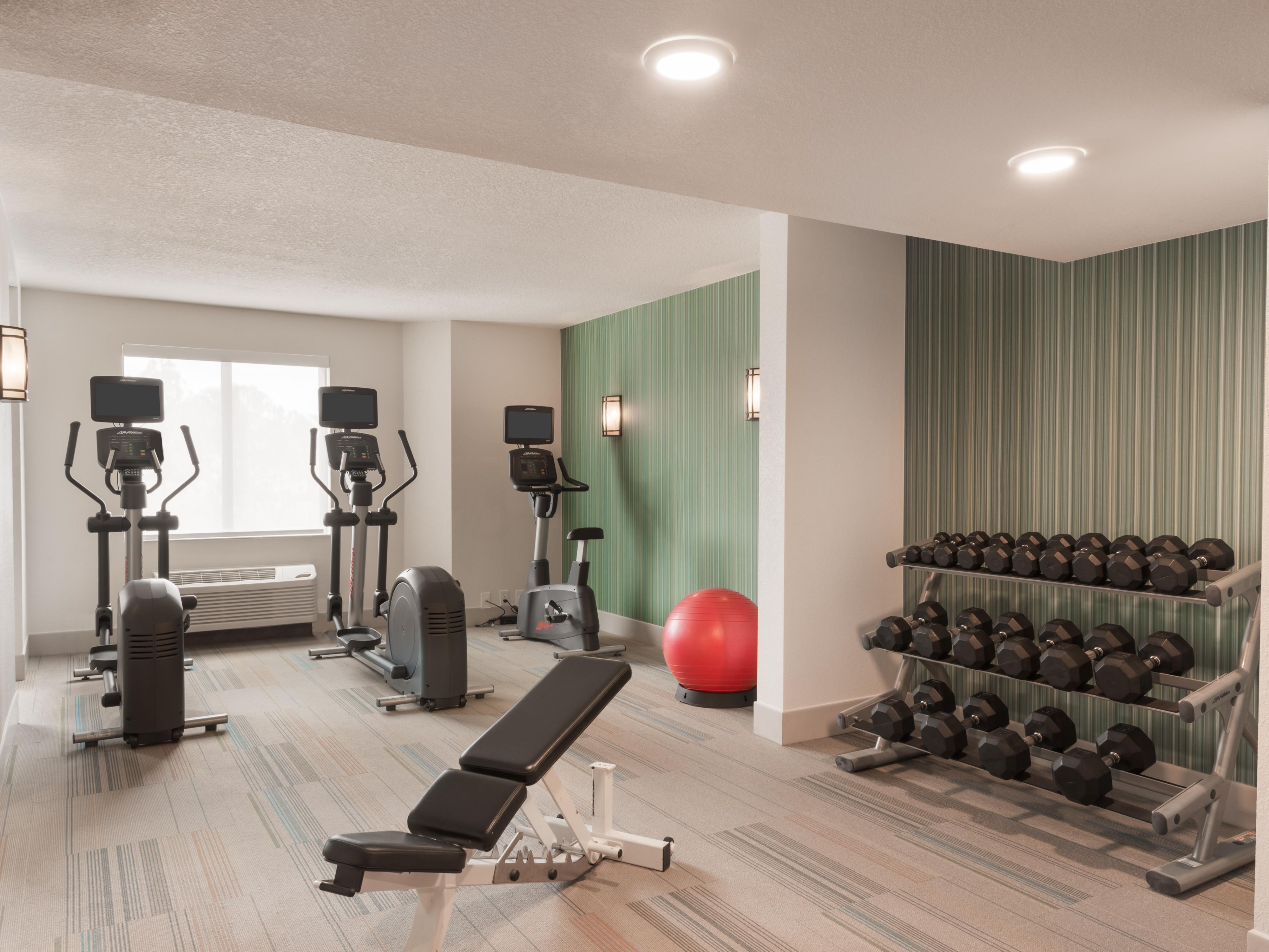 Take comfort in knowing there are no surprise resort fees or extra expenses. Every stay includes free onsite parking, daily breakfast, in-room bathroom amenities, access to onsite amenities, an onsite Universal Planning Center and a scheduled shuttle service run through Universal. 