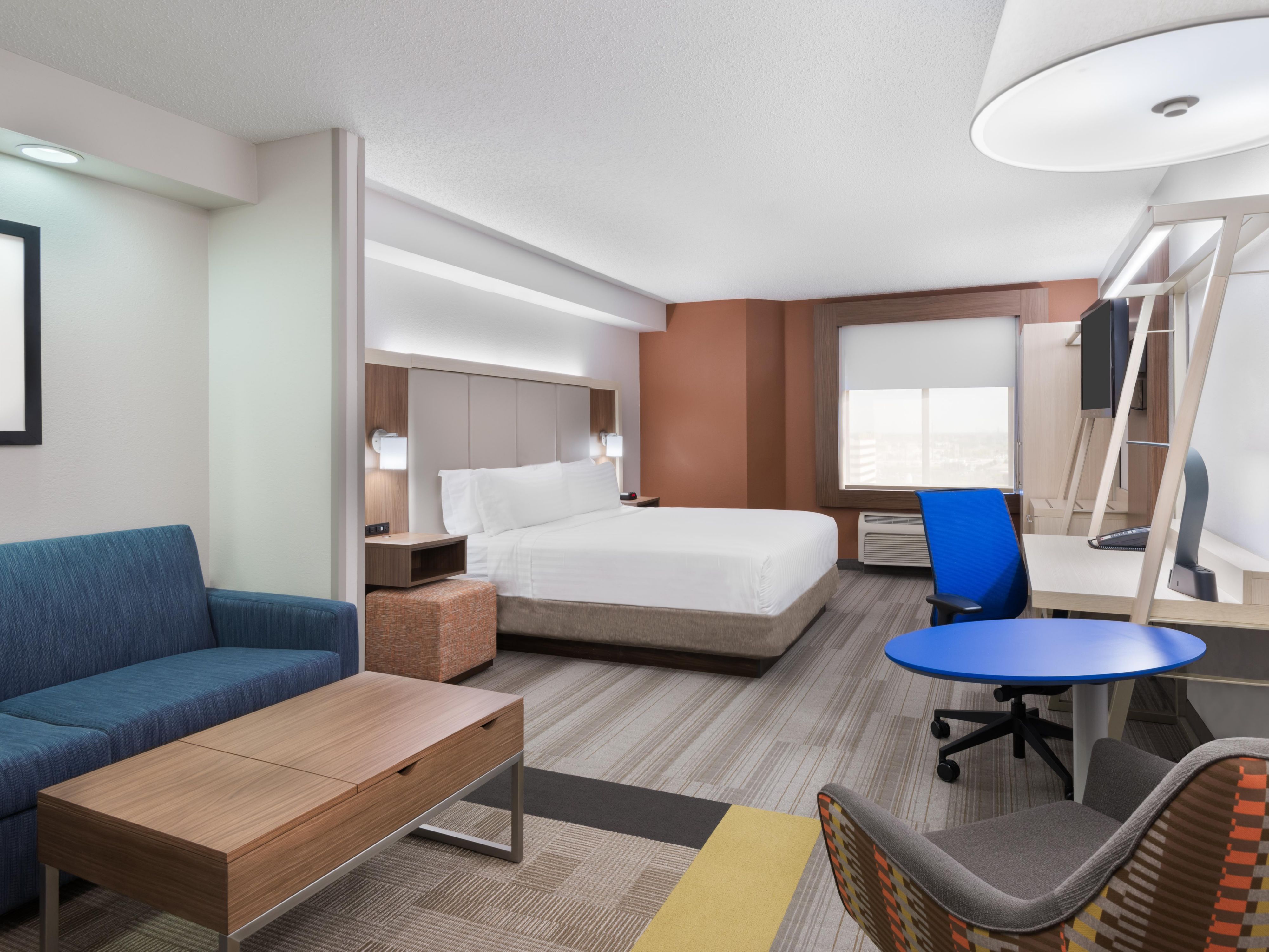 Holiday Inn Express & Suites Nearest Universal Orlando Guest Room ...
