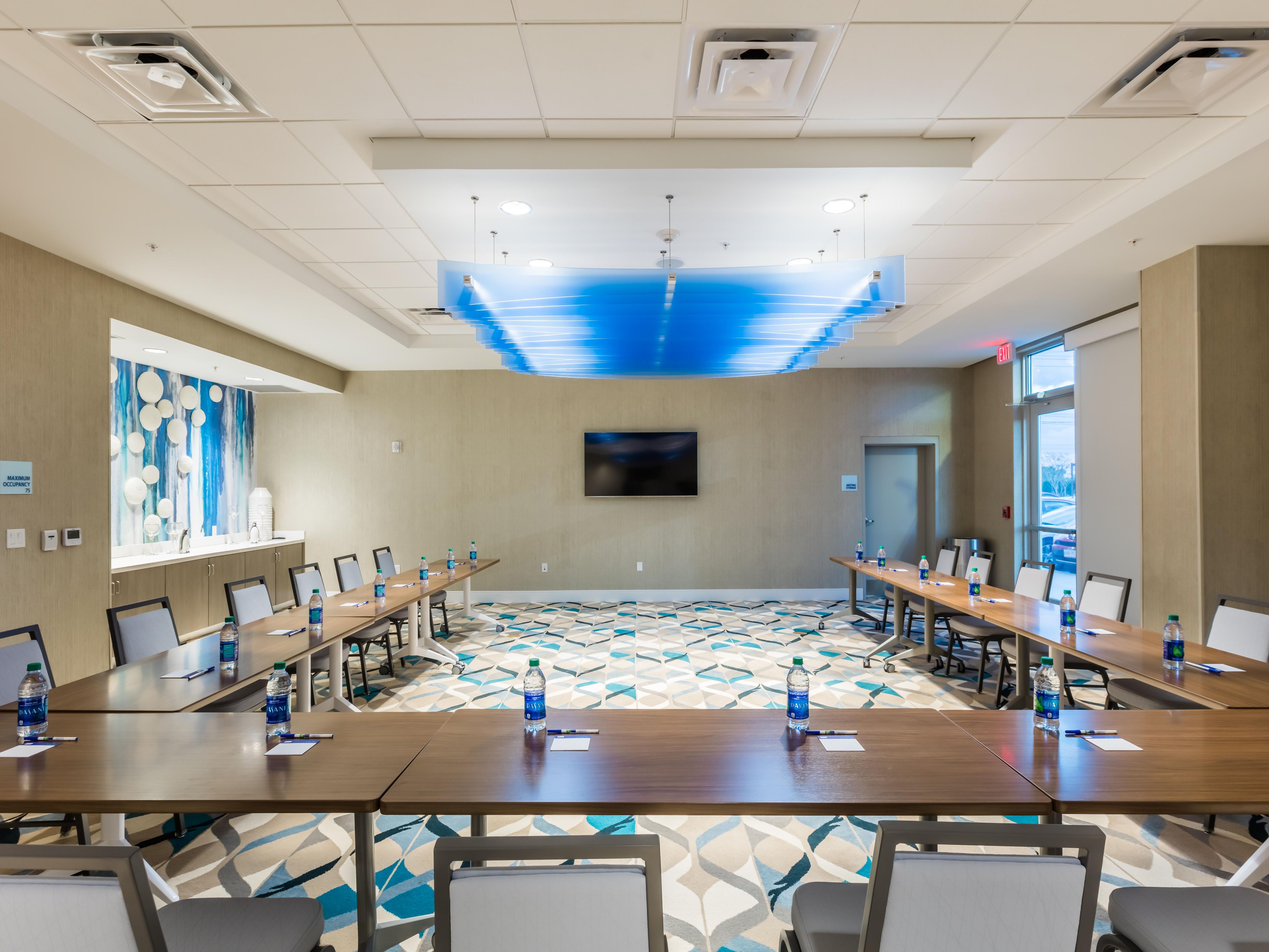 Traveling for a tournament, conference, or event? Ask us about group rates and booking blocks for your crew near SeaWorld® and I-Drive.