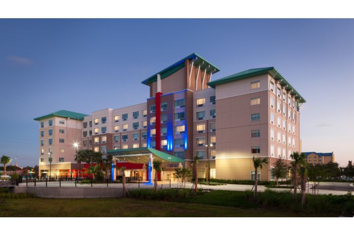 Holiday Inn Express & Suites Orlando At Seawo