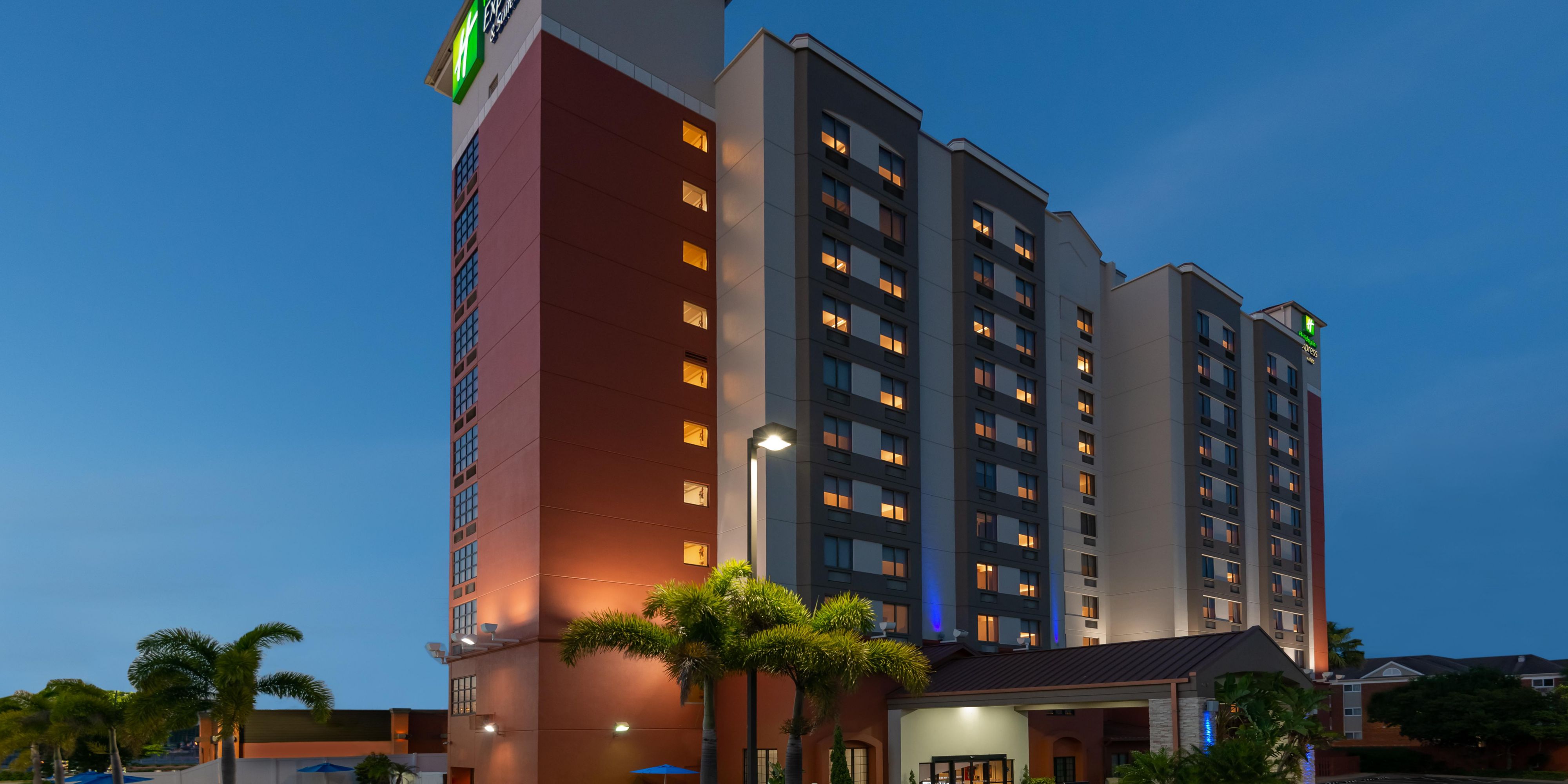 Holiday Inn Express And Suites Orlando 6010270377 2x1