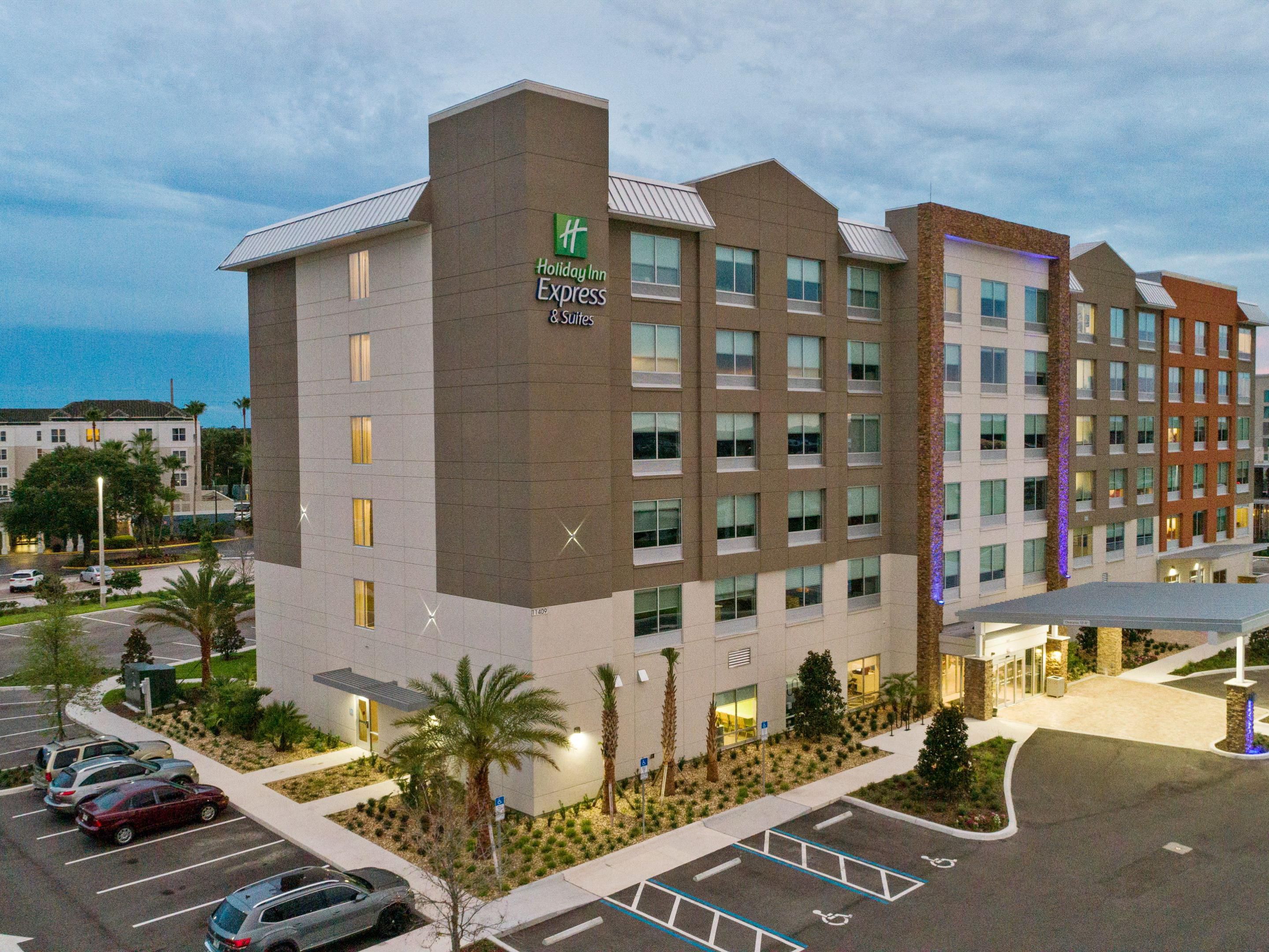 Holiday Inn Express And Suites Orlando 6052851693 4x3