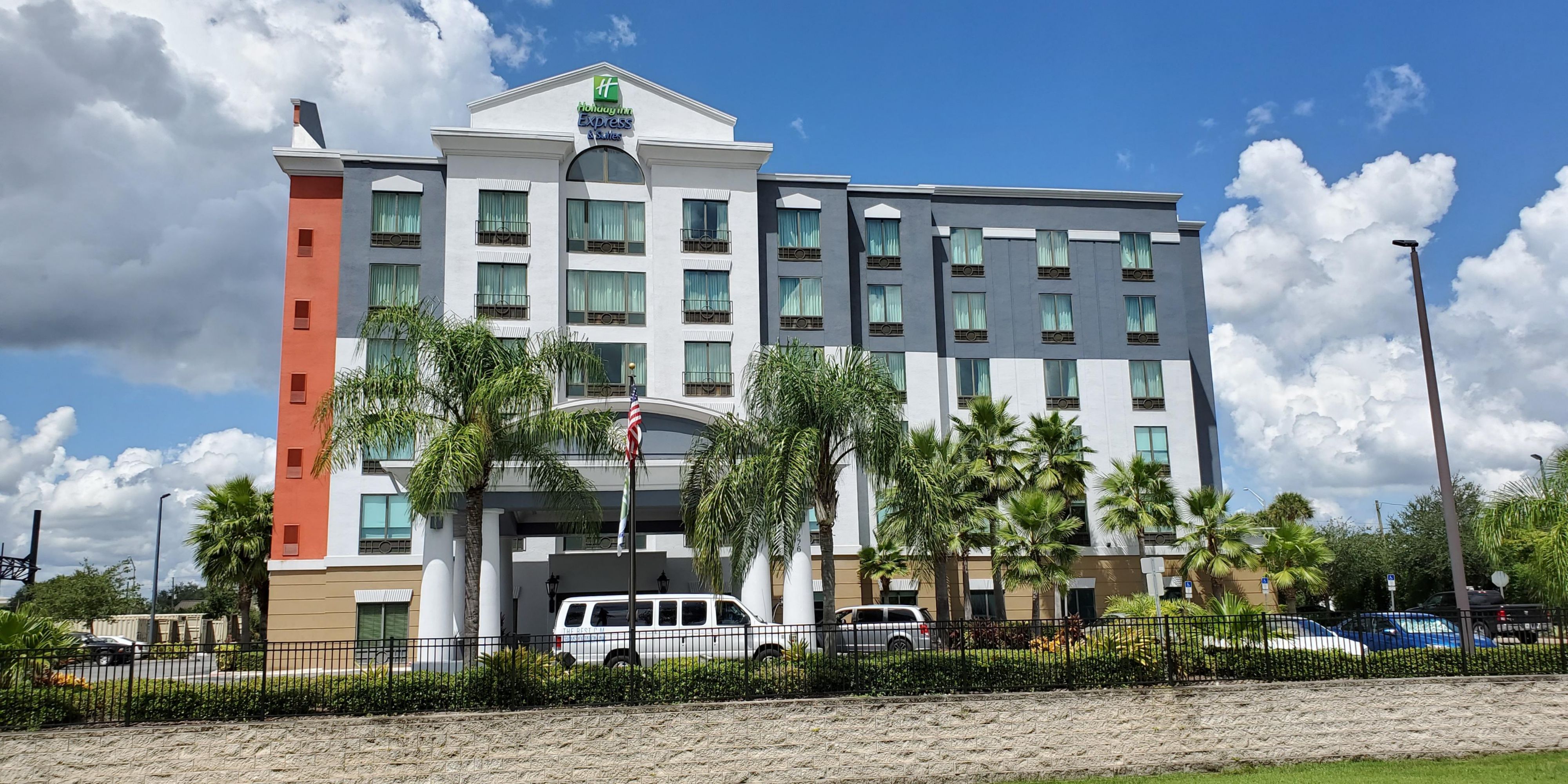 Holiday Inn Express And Suites Orlando 6122888340 2x1