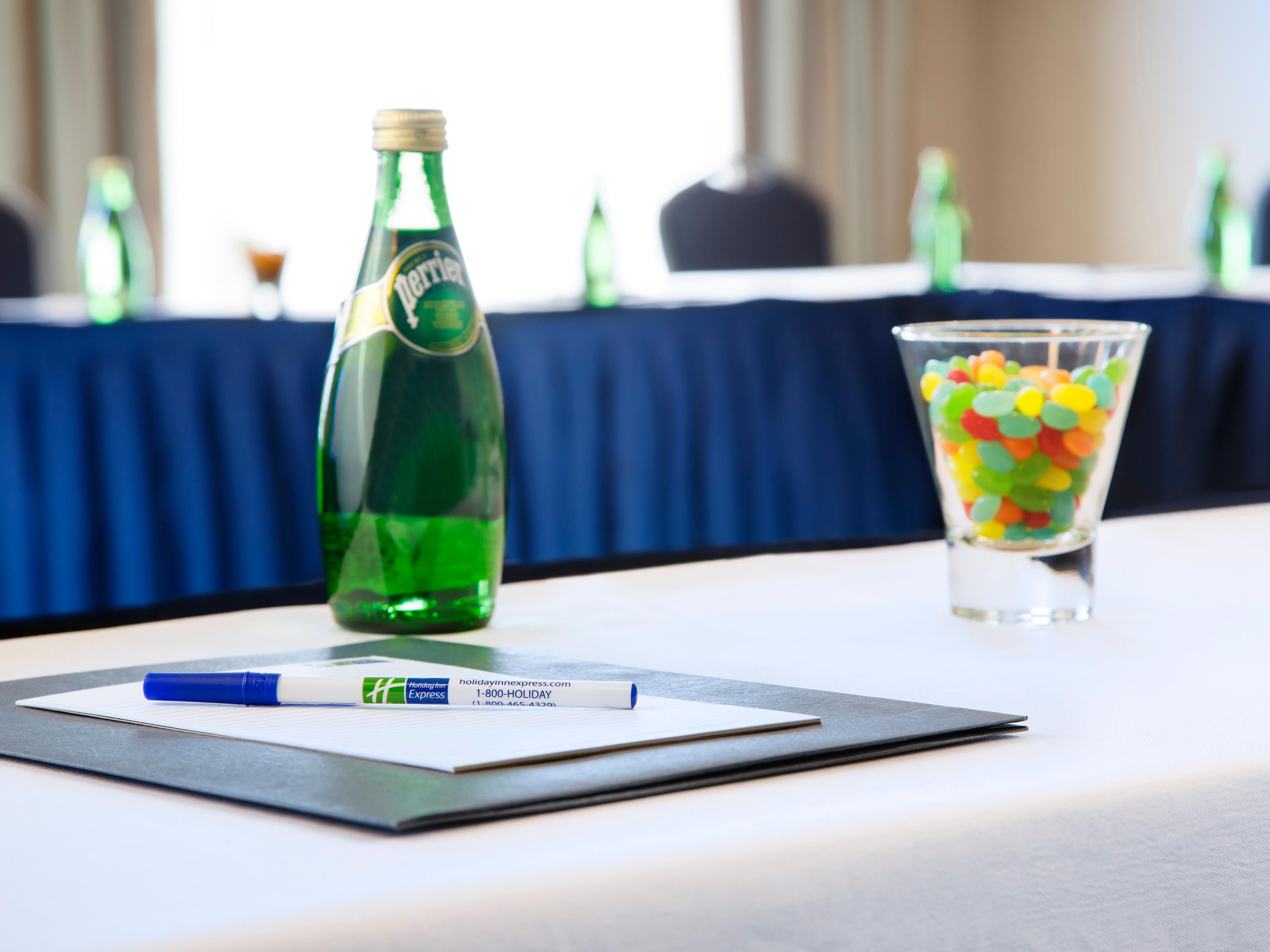 Host business meetings, conferences, and social gatherings at our Ottawa hotel featuring four flexible venues for up to 100 guests. With natural lighting, AV equipment, customized catering, and personalized services, we turn ordinary gatherings into remarkable events! For more information on an upcoming event, email us at: sales@hieottawawest.com