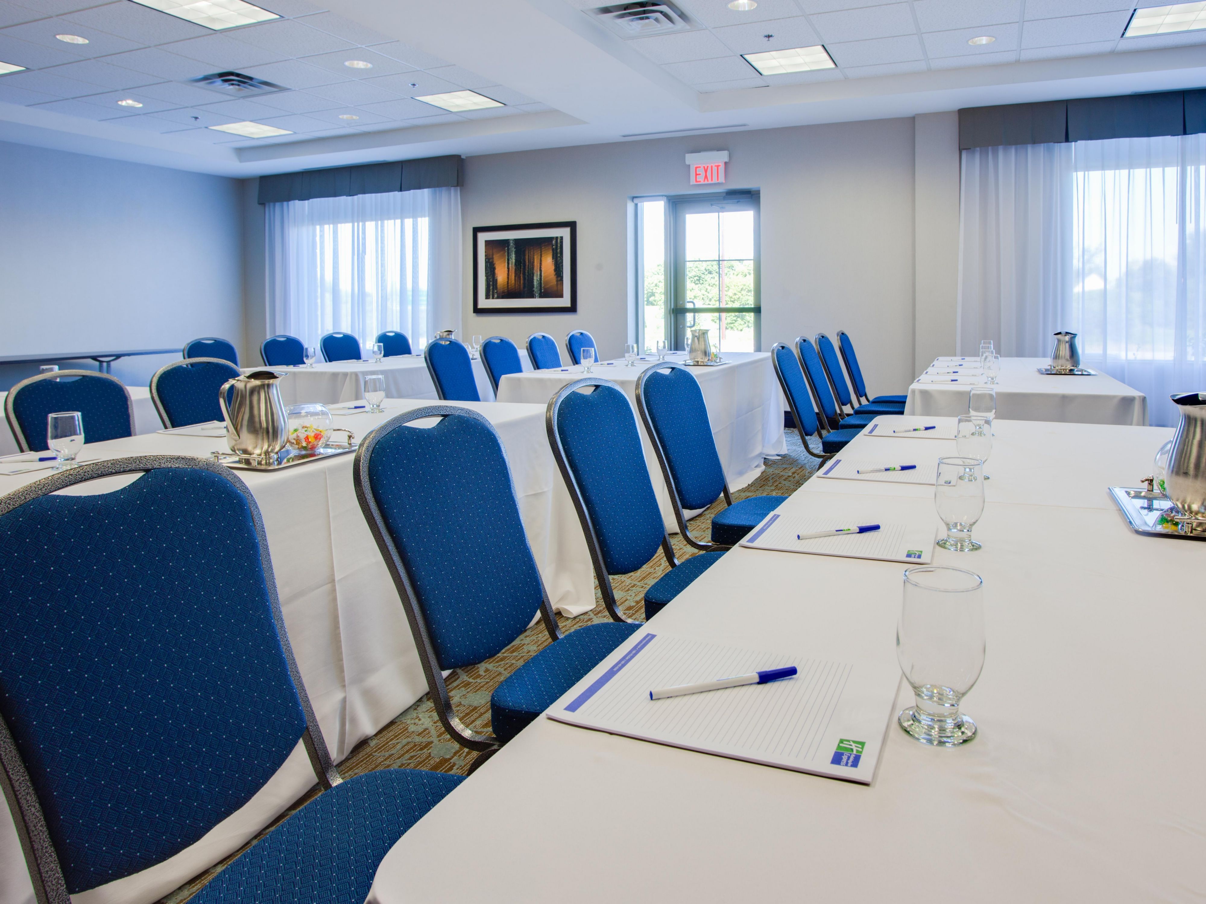 Our versatile meeting and event spaces, with a capacity for up to 60 attendees, are equipped with the latest technology to ensure your gatherings are successful and memorable. From business conferences to social gatherings, our facilities provide the perfect backdrop, supported by our professional staff dedicated to making your event flawless.