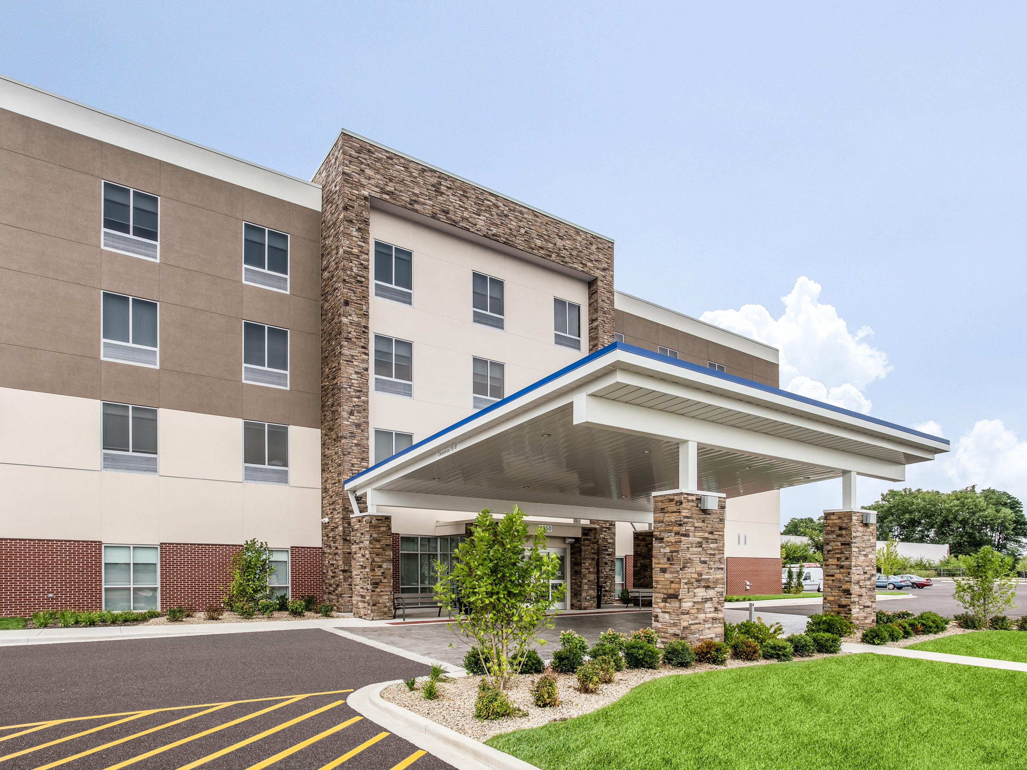 Our hotel is the perfect base for exploring all that Ottawa, Illinois, has to offer. Experience the thrill of NASCAR racing at Chicagoland Speedway or take an exhilarating leap with Skydive Chicago for breathtaking landscape views. The charming downtown Ottawa area offers unique shopping, dining, and entertainment options.