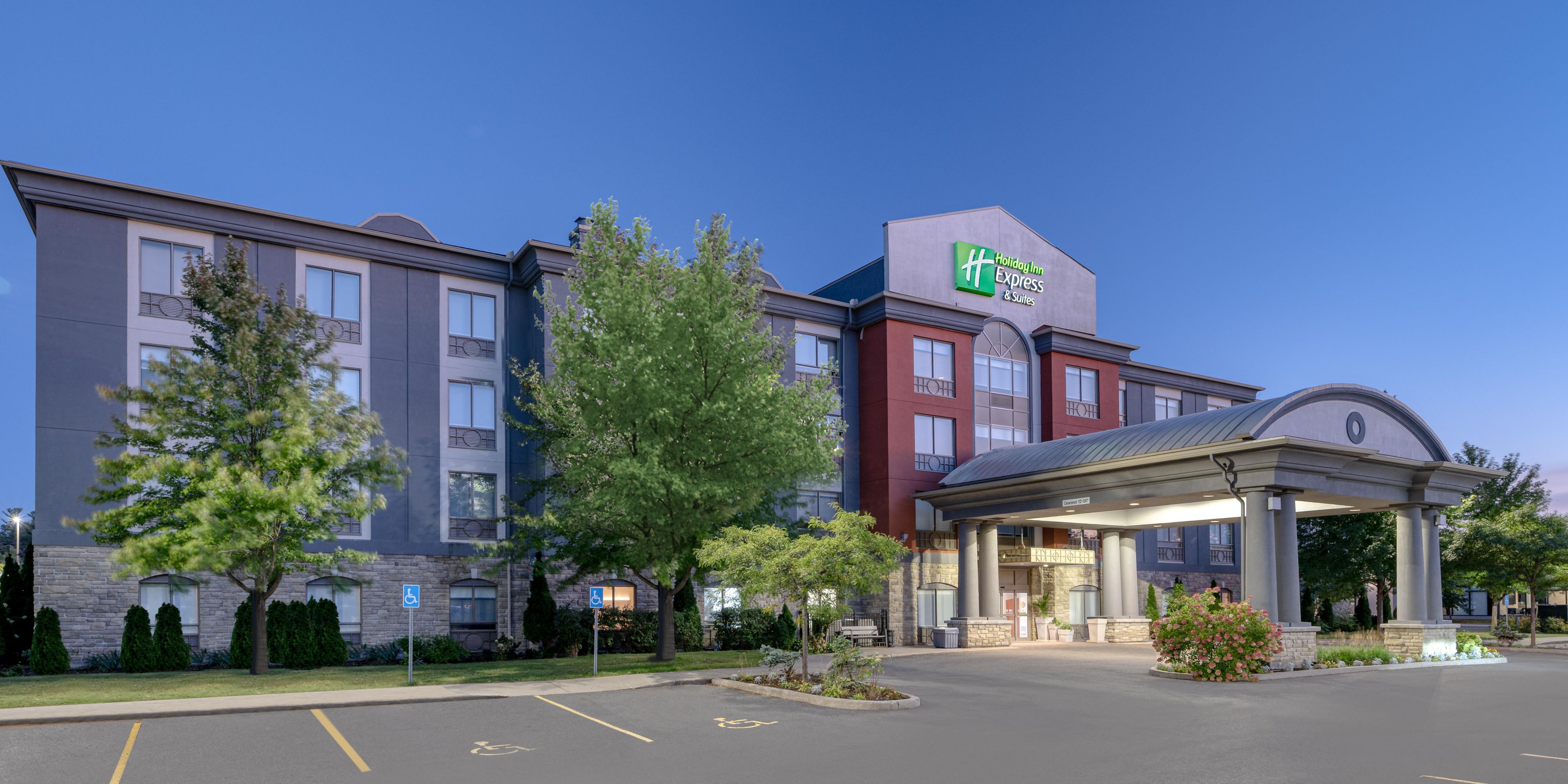 Holiday Inn Express & Suites Ottawa Airport