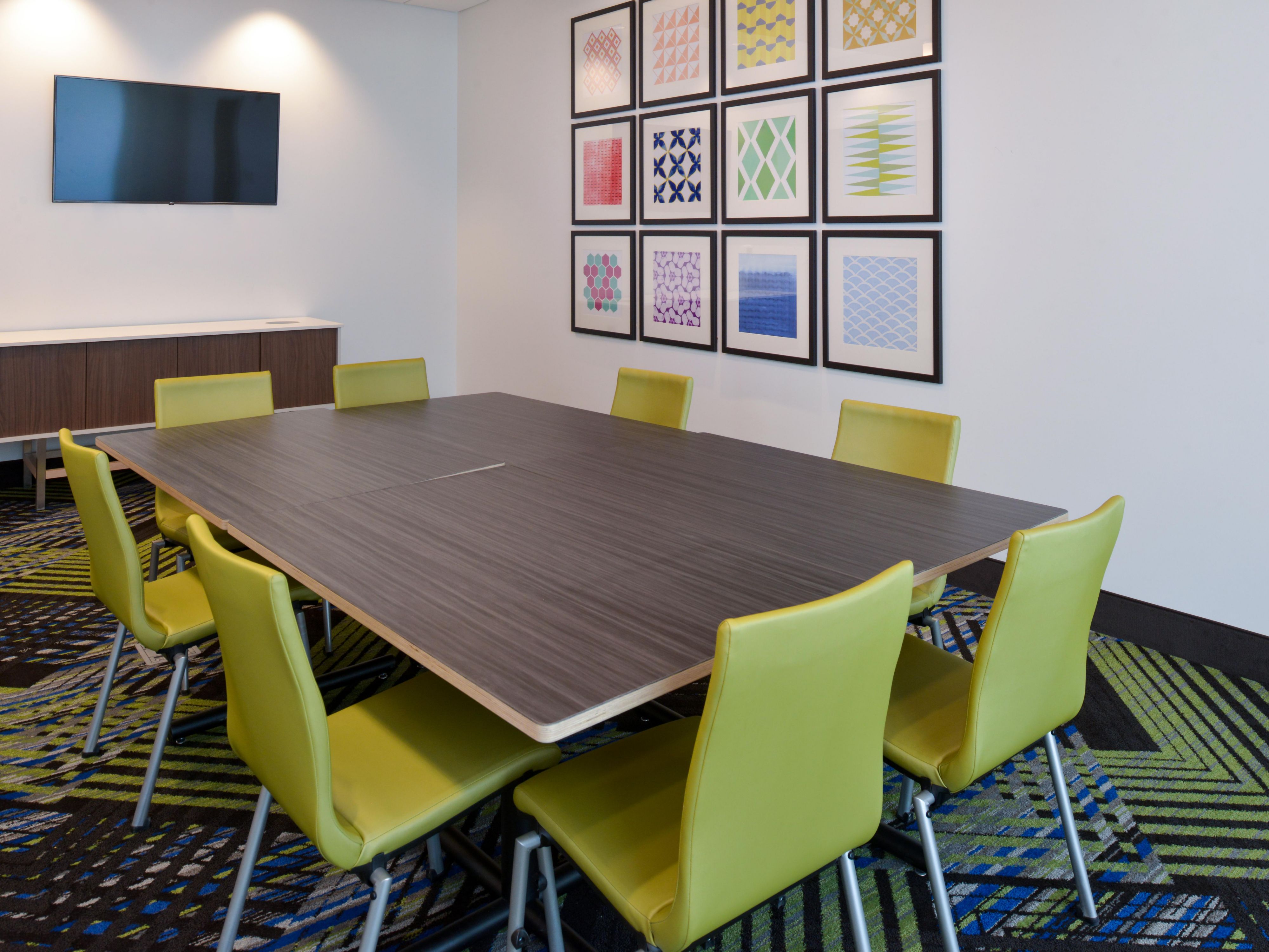 Are you looking for a place to hold a corporate meeting in the Ottumwa Area? The Holiday Inn Express Ottumwa has you covered. Please ask about our corporate meeting space. 