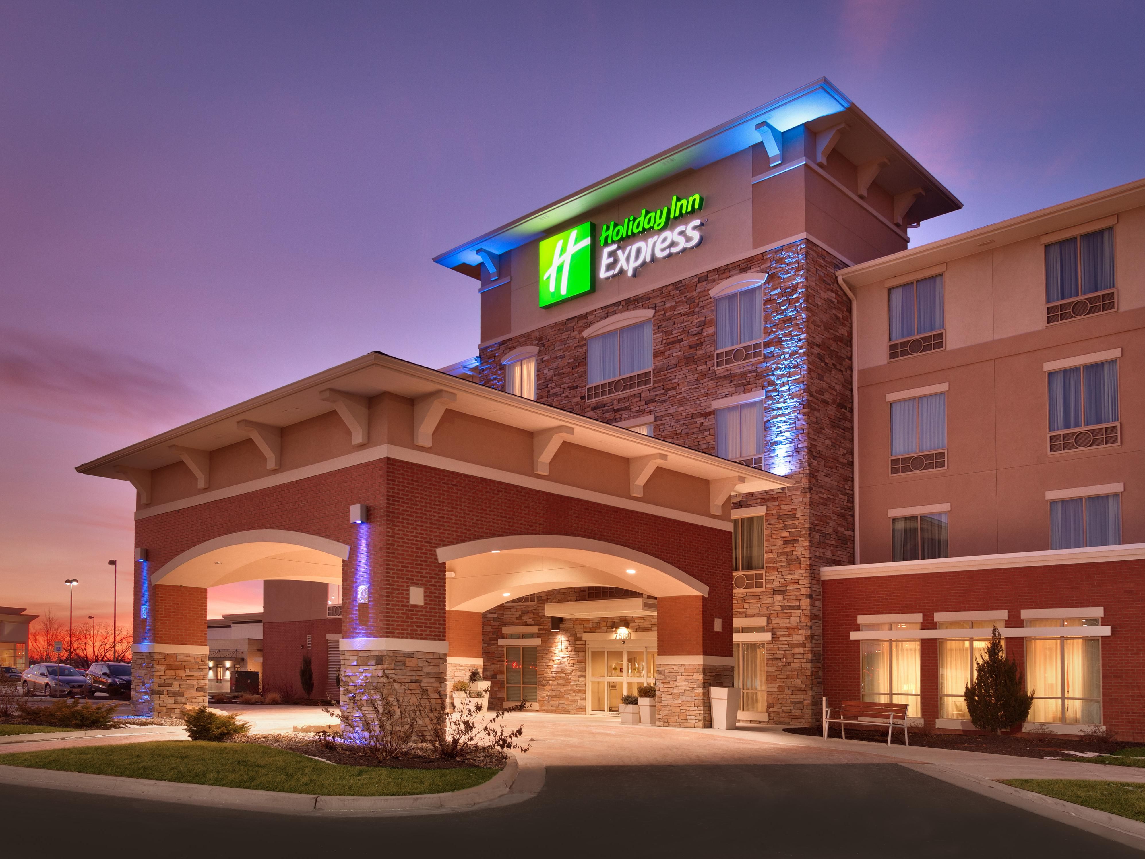 Overland Park Hotels near Olathe, KS  Holiday Inn Express & Suites  Overland Park