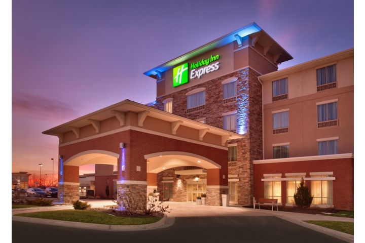 Holiday Inn Express & Suites Overland Park