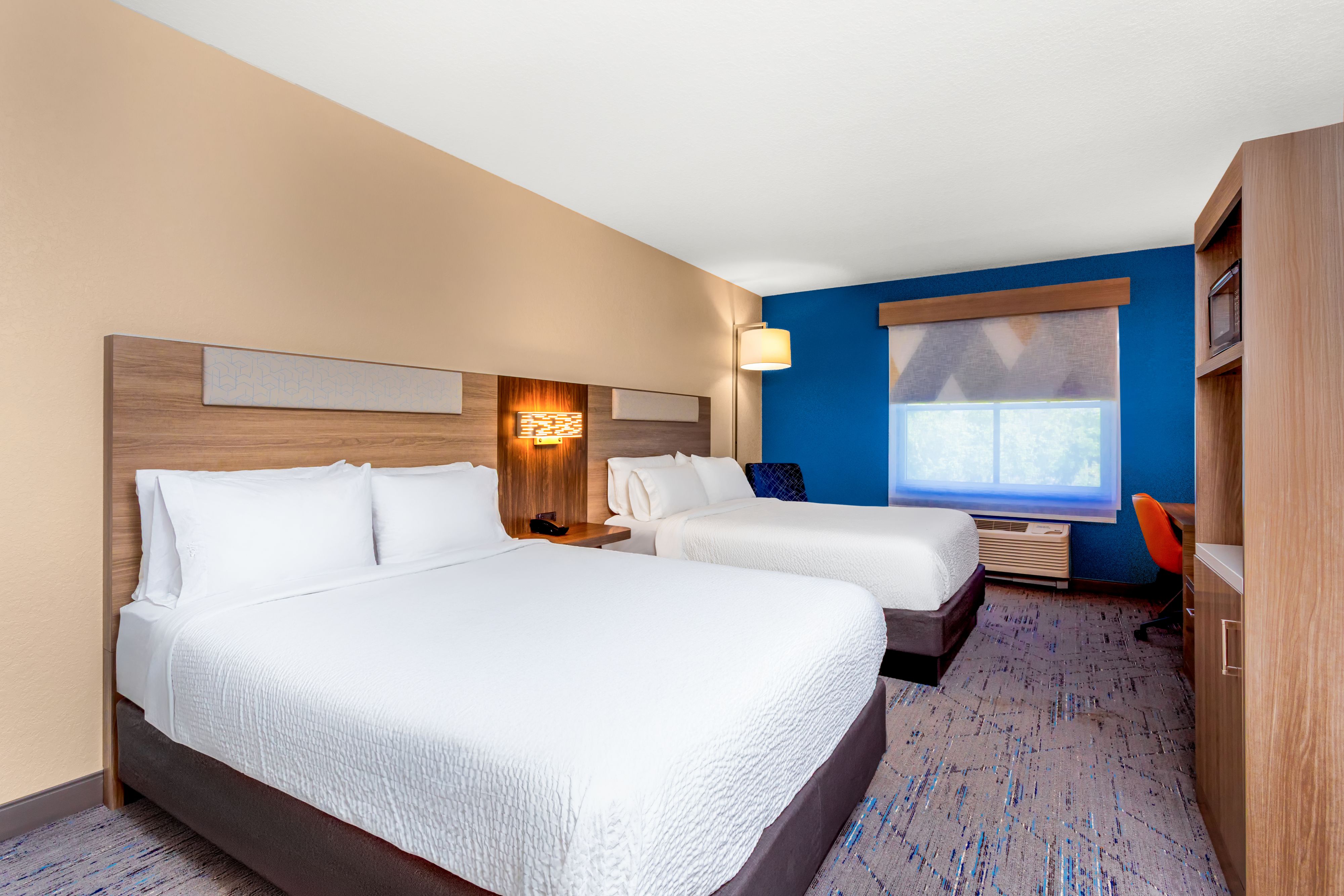 holiday-inn-express-and-suites
