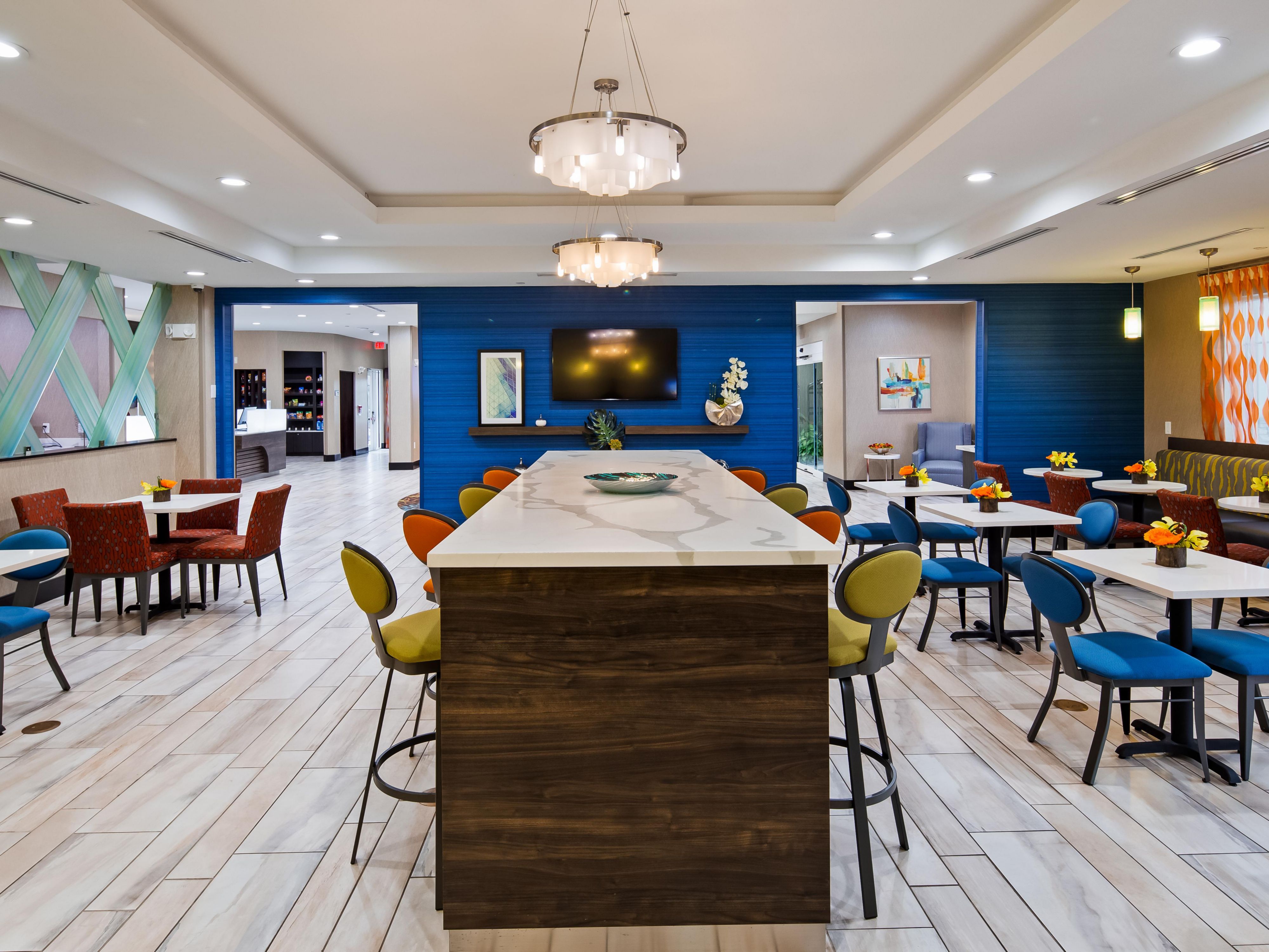 Savor the taste of freshly brewed coffee around the clock with our new bean-to-cup coffee machine, available 24/7 in the lobby. Elevate your stay with us and relish every sip of our exceptional coffee!