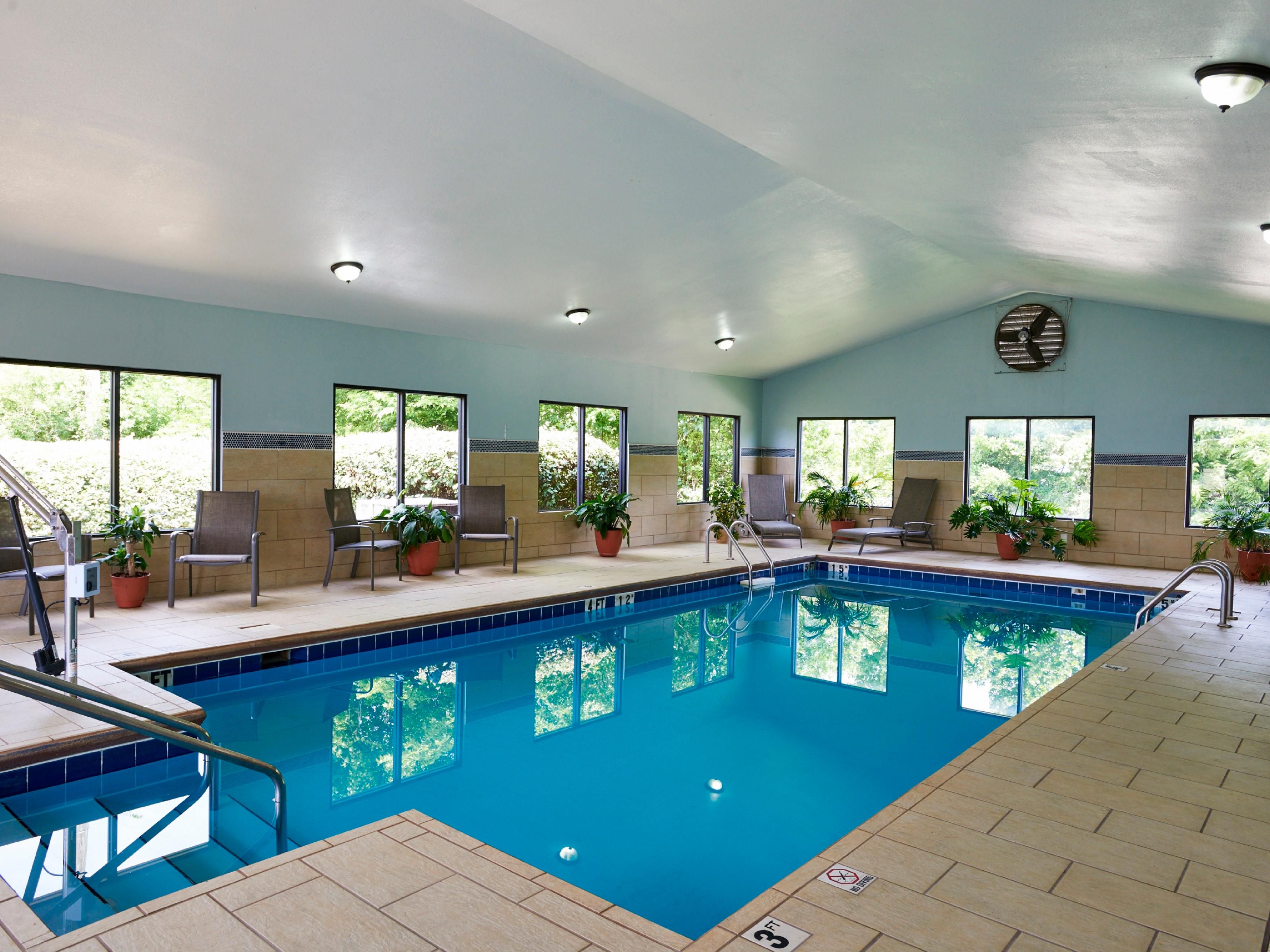 Take a dip in our indoor heated pool from 8:00 AM – 10:00 PM. Whether you like to start your day with invigorating laps, make a mid-afternoon splash, or enjoy a leisurely evening swim, our indoor pool area is the perfect place for recreation and relaxation.