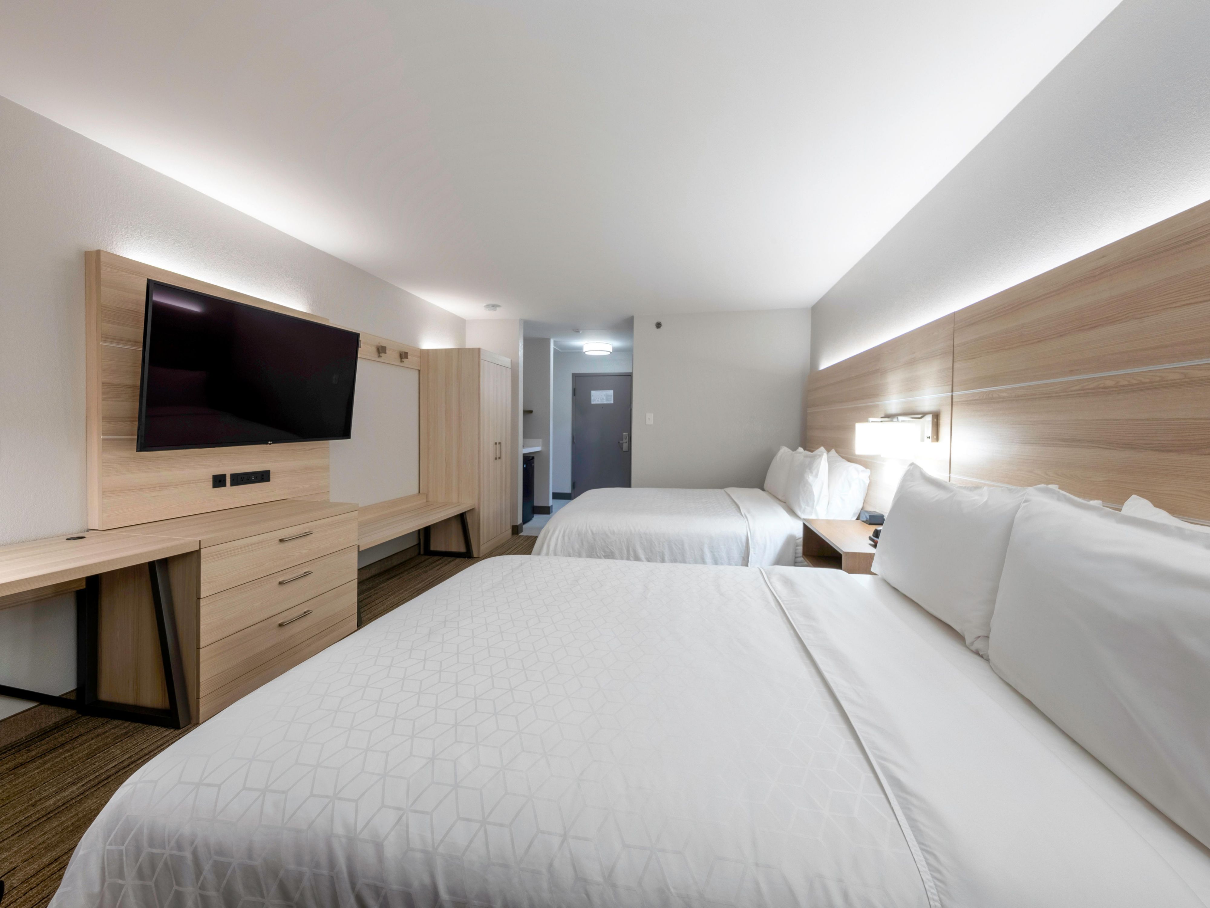 Queen Bed Guest Room