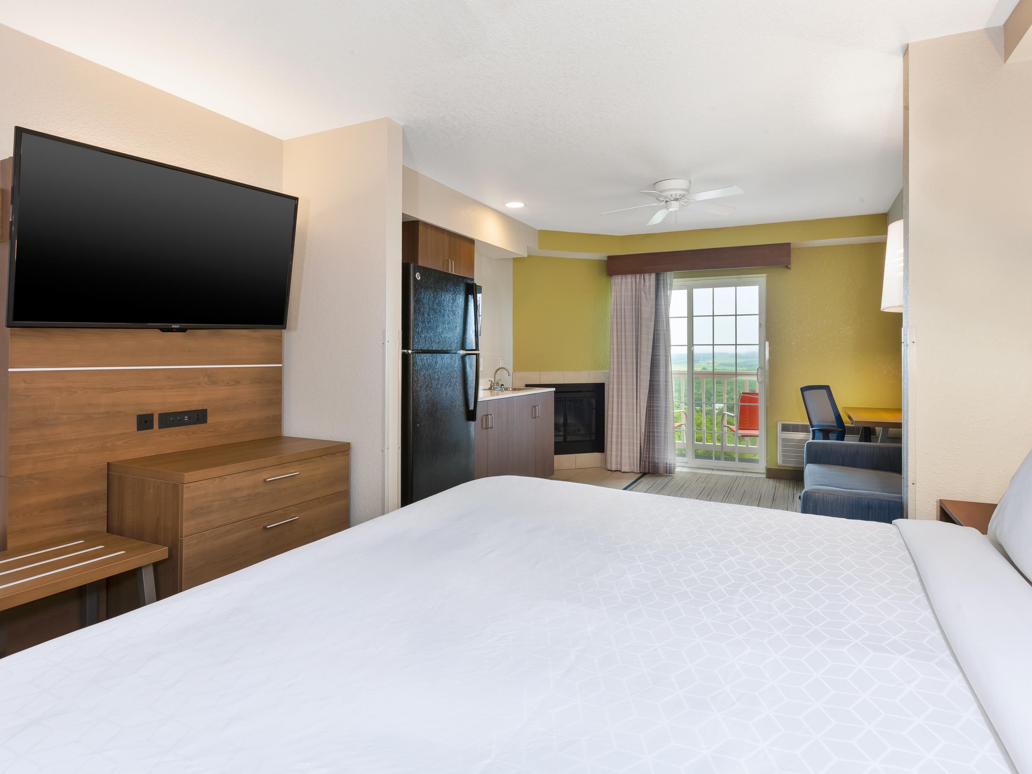 Hotel in Petoskey, Michigan | Holiday Inn Express & Suites Petoskey