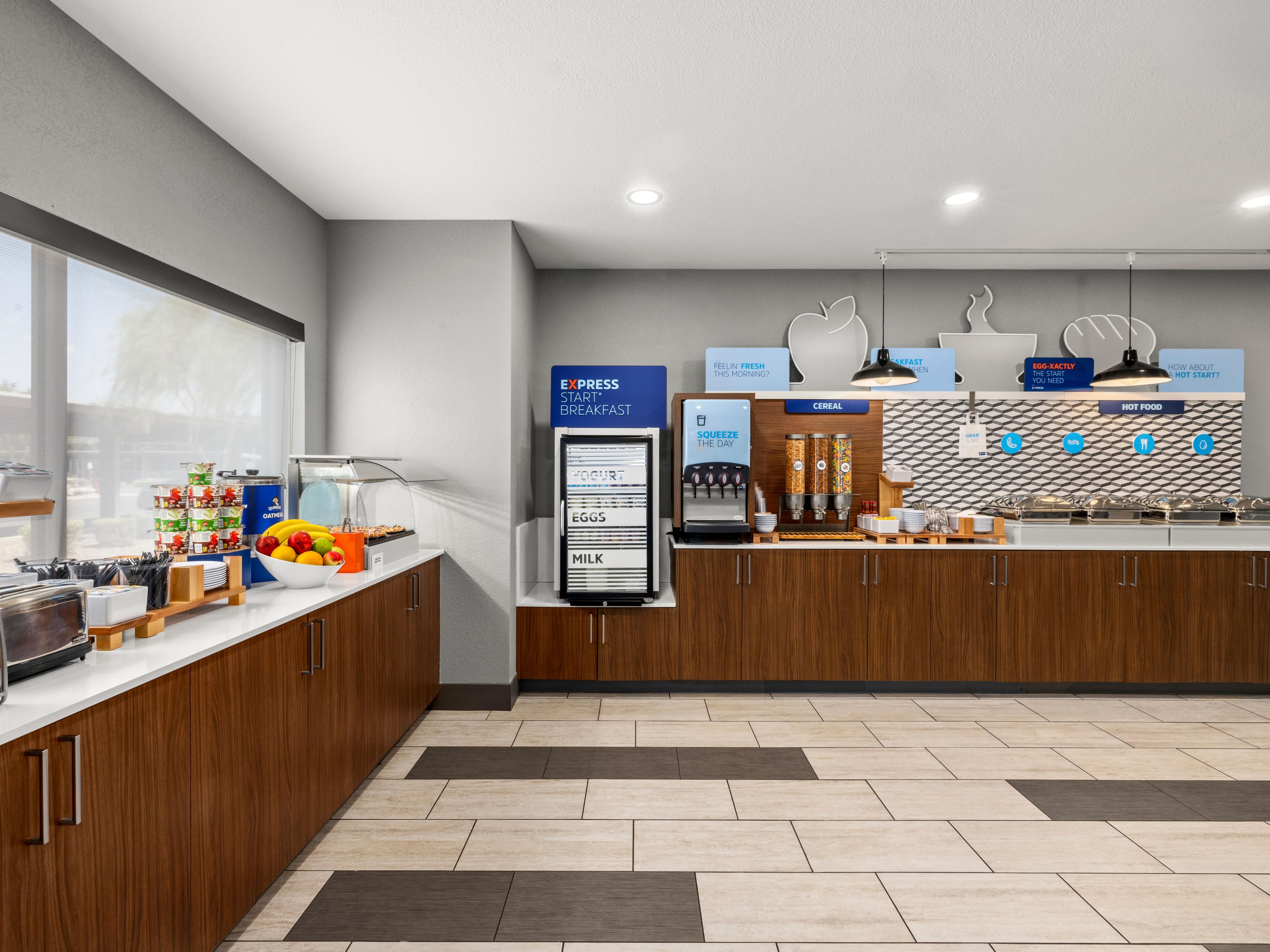 Hotel Near State Farm Stadium | Holiday Inn Express & Suites