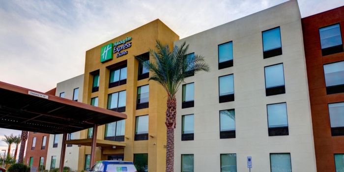 Holiday Inn Express & Suites Phoenix North - Scottsdale