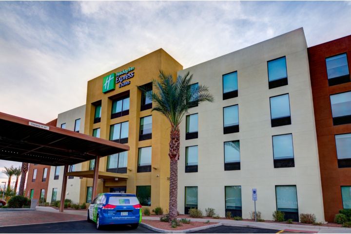 Holiday Inn Express & Suites Phoenix North