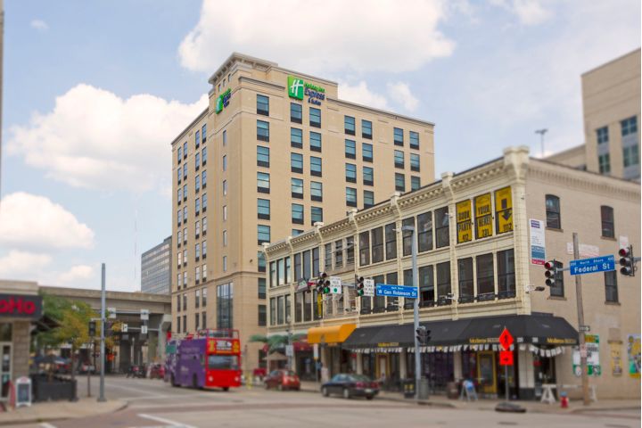 Holiday Inn Express & Suites Pittsburgh North