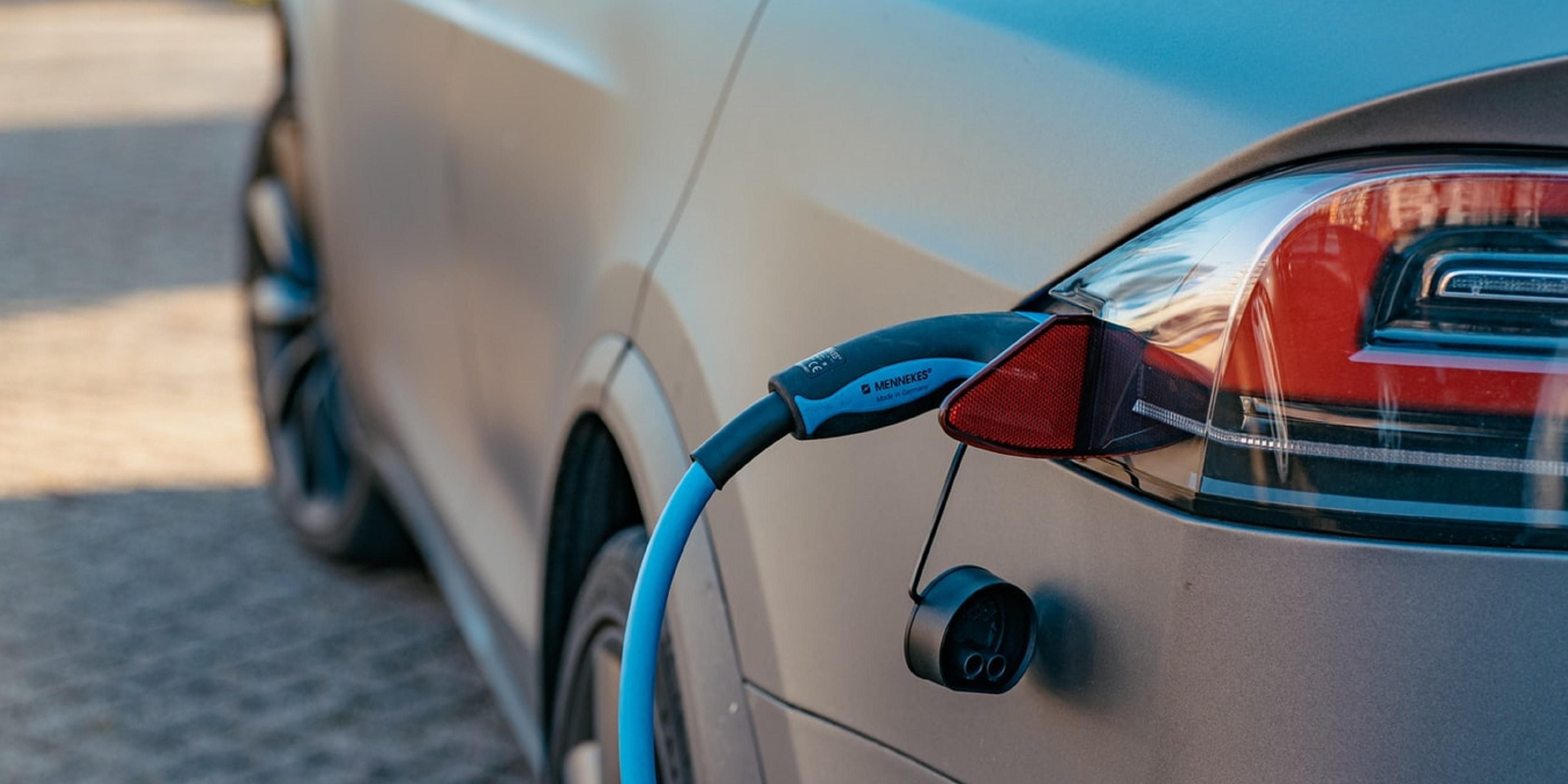 Driving an electric vehicle? Visit one of our complimentary convenient electronic charging stations during your stay. 
