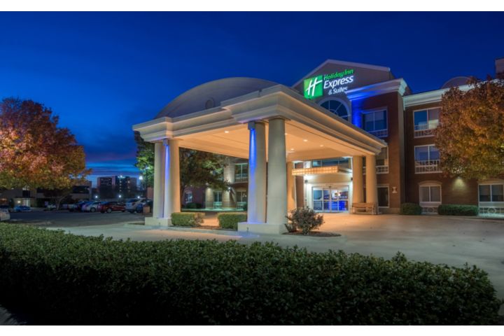 Holiday Inn Express & Suites Dallas-North Tol