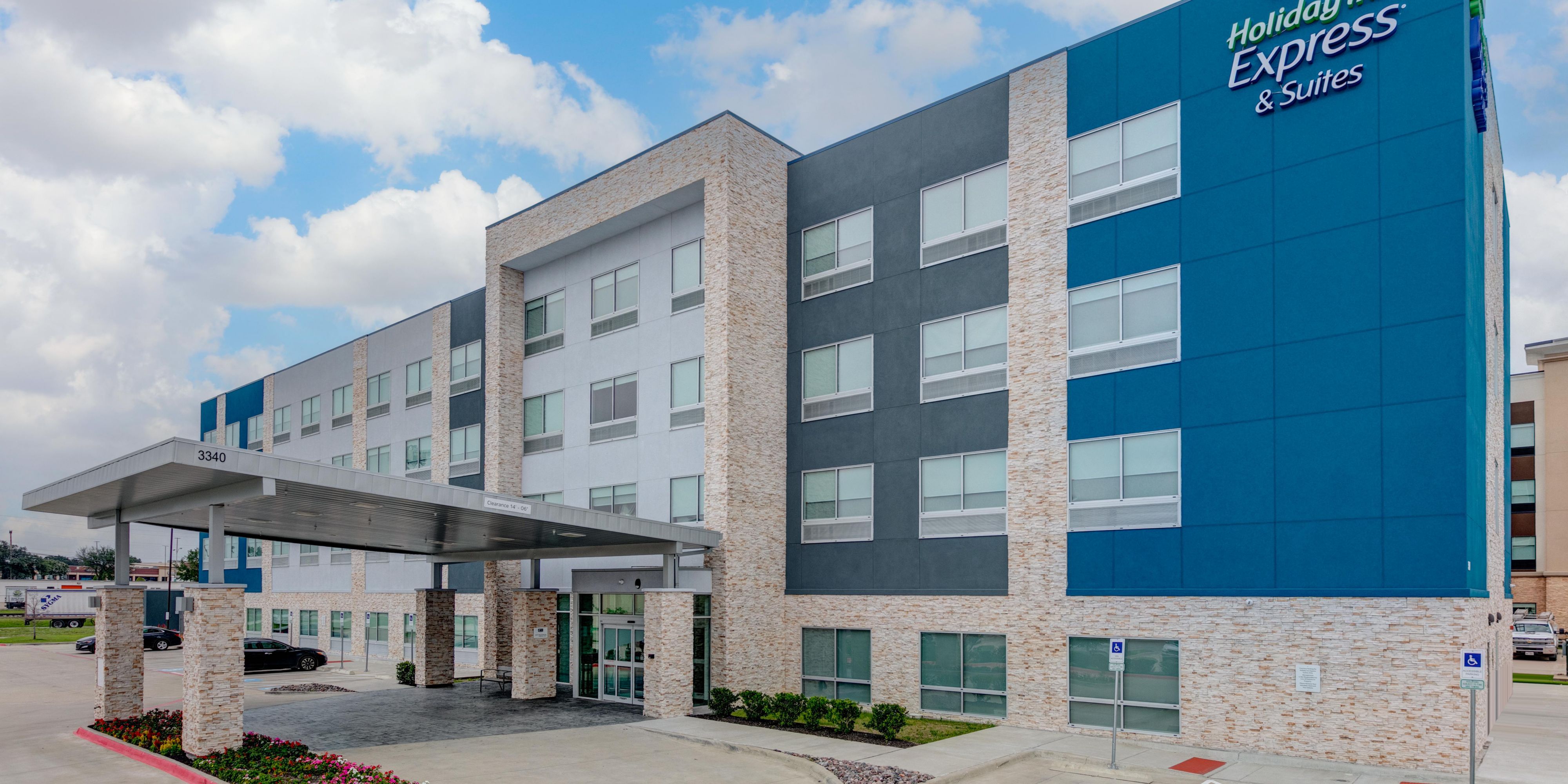 Holiday Inn Express & Suites Dallas – Plano North