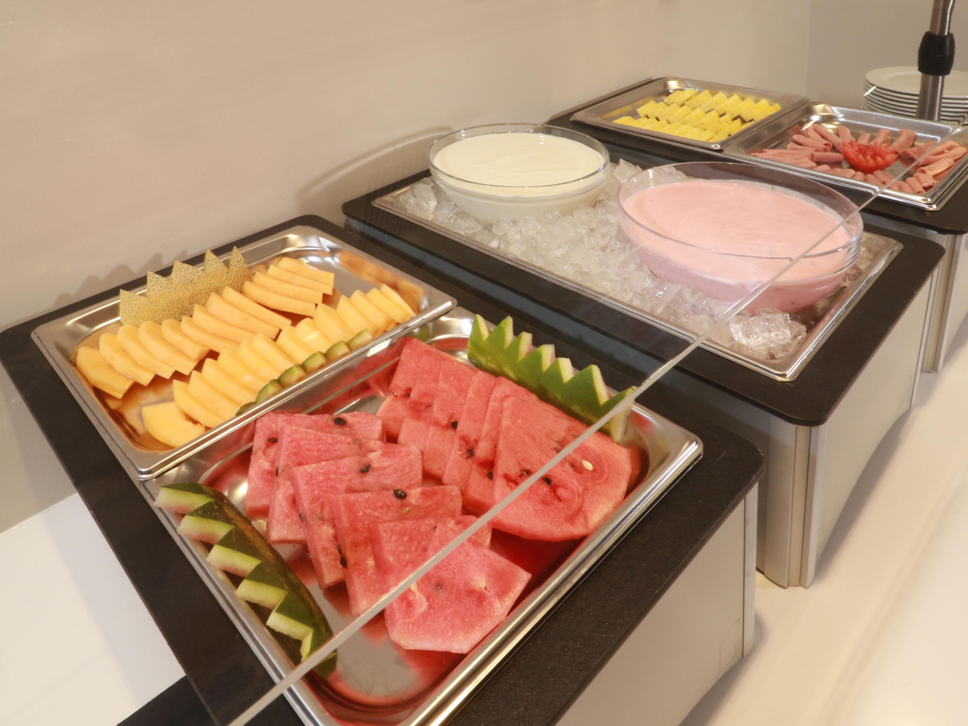 Wake up to a delicious start with our complimentary Express Start breakfast featuring fresh fruit, flaky pastries, hot favorites, and more, all served buffet style to fuel your day of beachside adventures or business on the go. It’s quick, tasty, and always included with your stay.