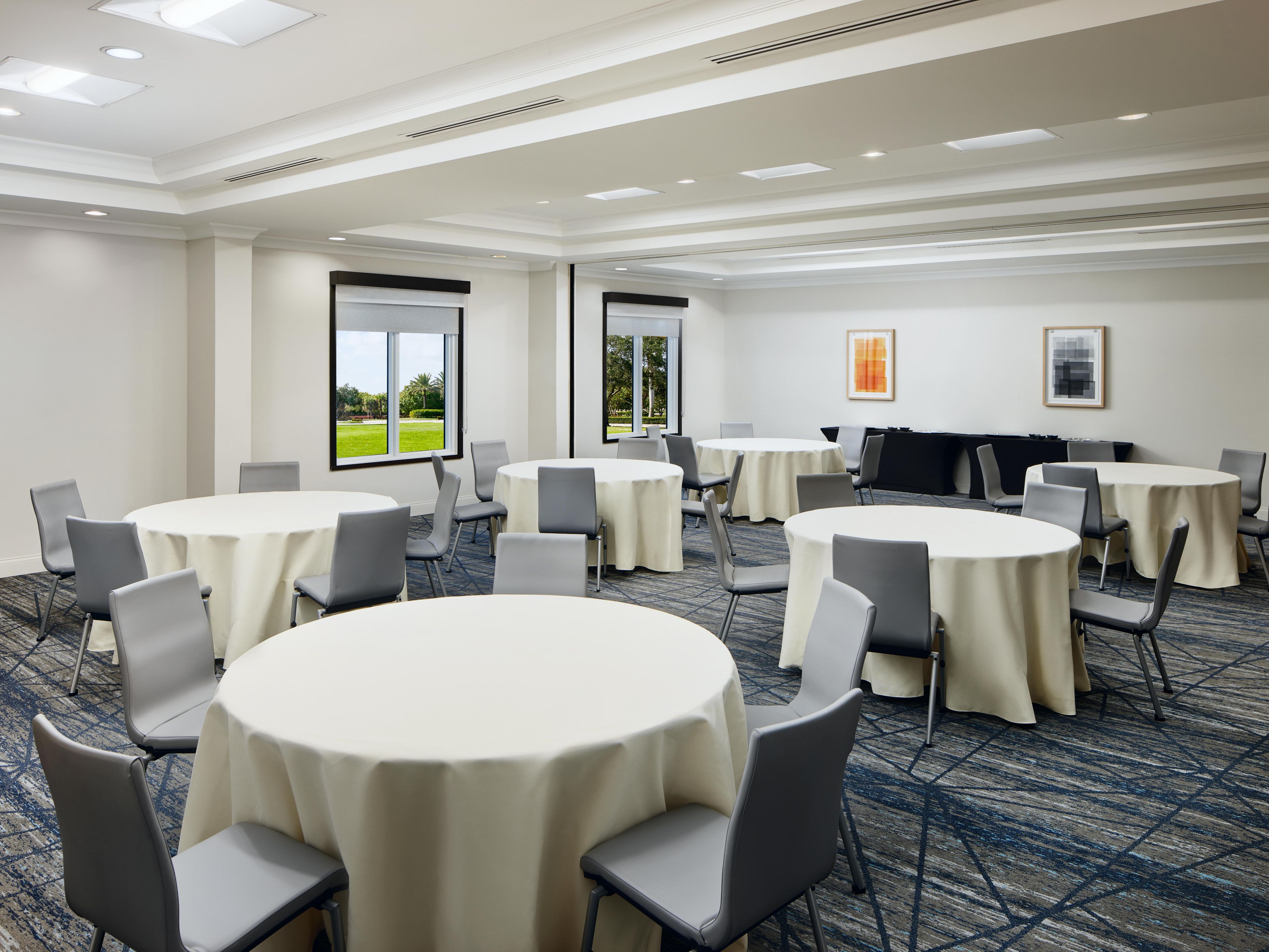 With over 1,100 square feet of flexible event space, we have got you covered! Whether it is an intimate gathering or large reception, let our expert team do the planning for you.