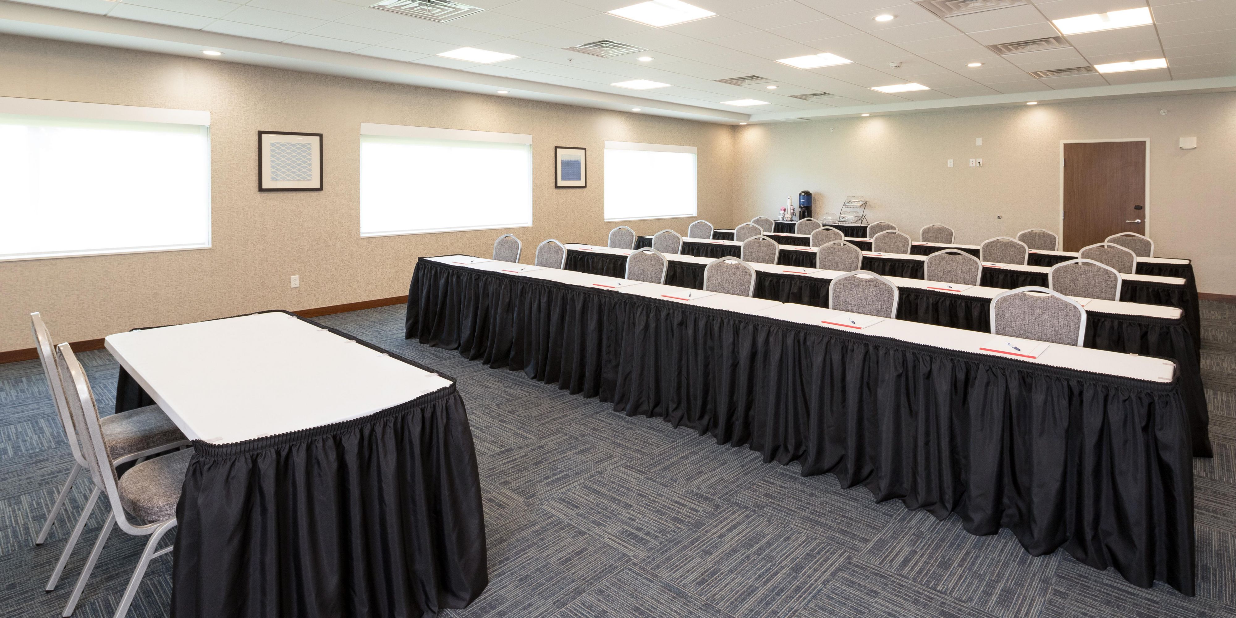 Our 1200 Sq Ft Meeting Room is perfect to hold business meetings or specials events. Please contact the hotel for details, pricing and availability. 