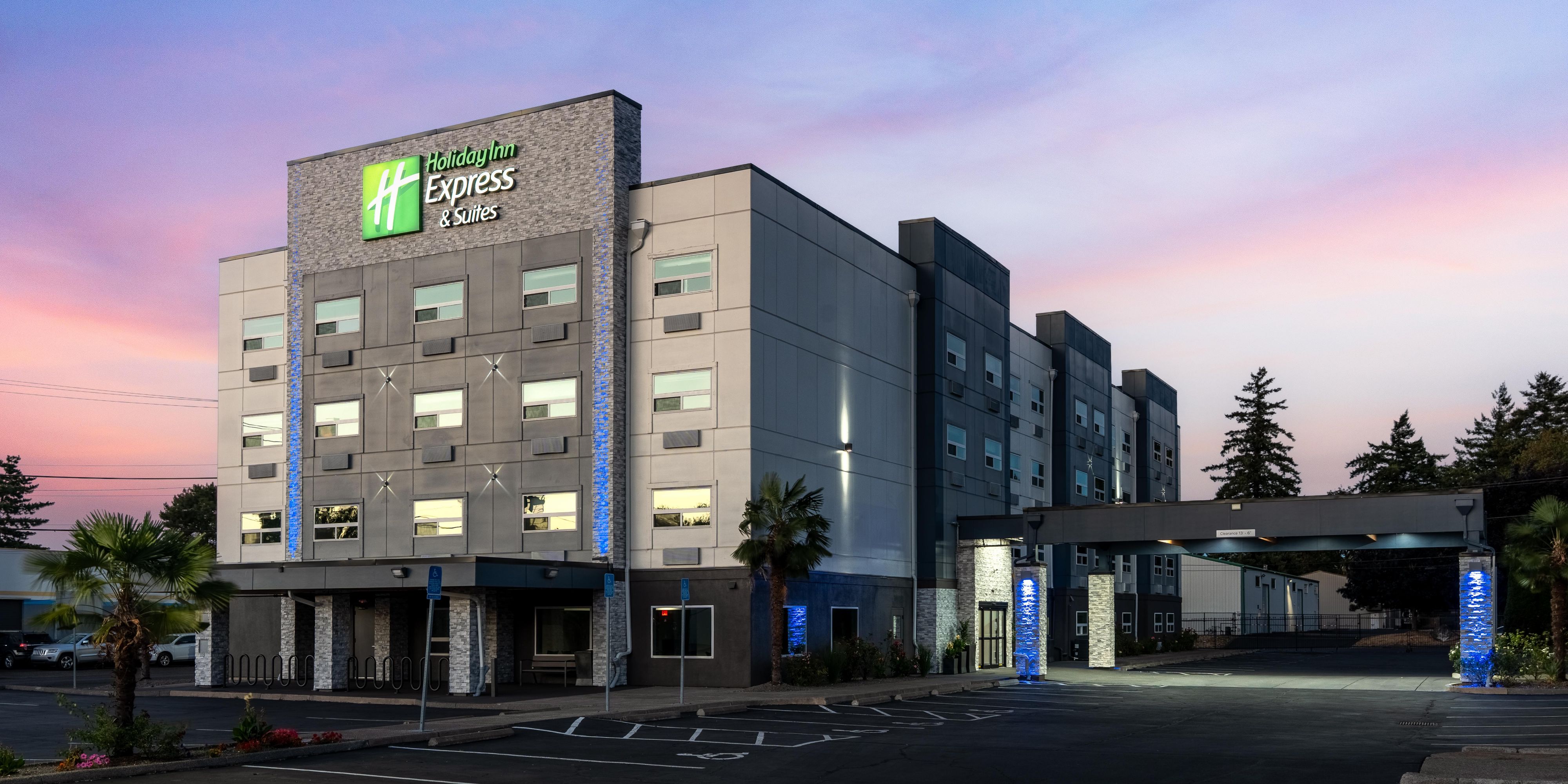 Holiday Inn Express & Suites Portland East