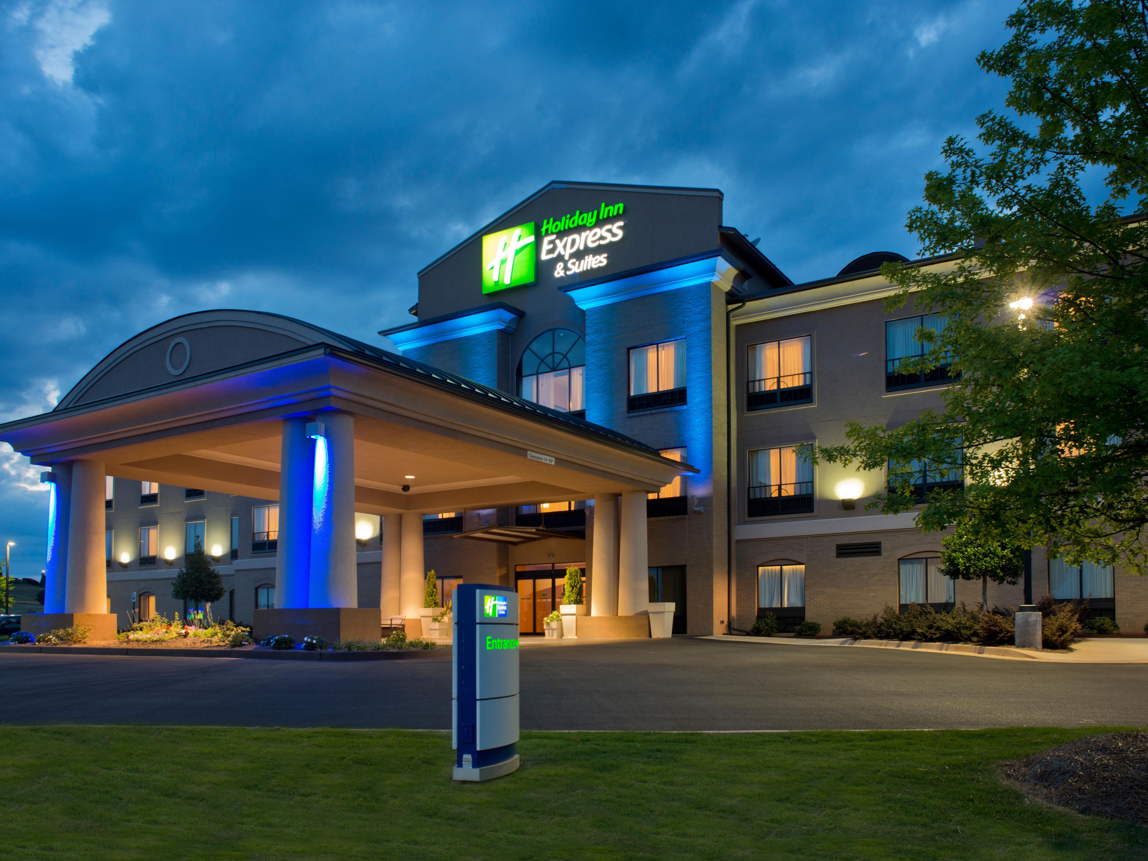 Prattville Hotel along I65 Holiday Inn Express & Suites Prattville South